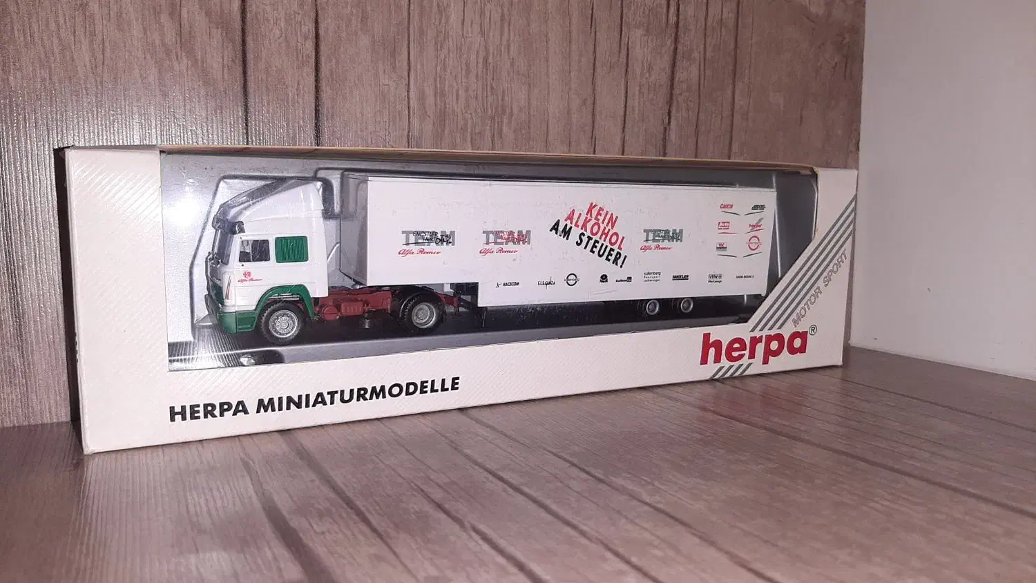 ماکت کامیون اویکو|مجسمه، تندیس، ماکت|تهران, شهرک ولیعصر جنوبی|دیوار