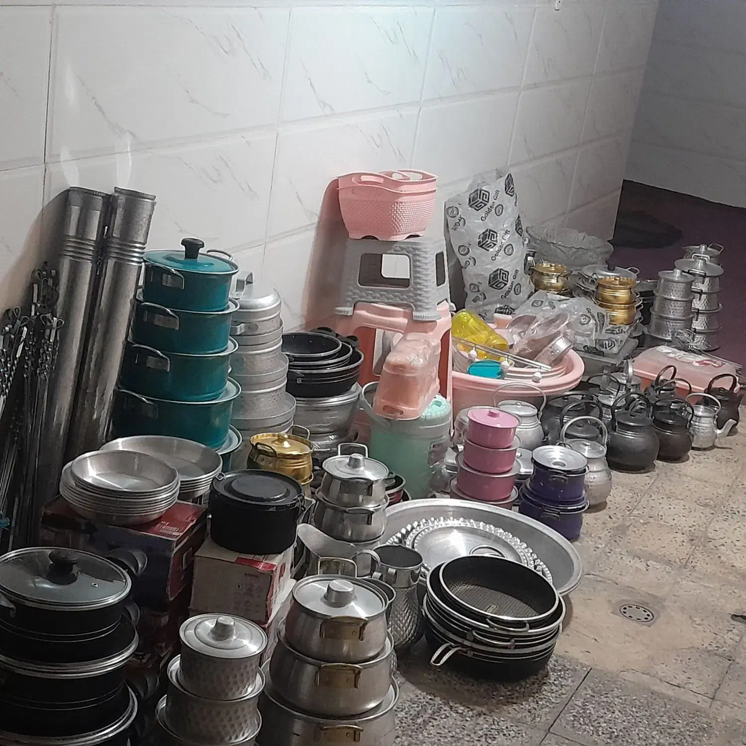 لوازم آشپزخانه خانه به فروش میرسد|قوری، کتری، قهوه‌ساز دستی|دورود, |دیوار