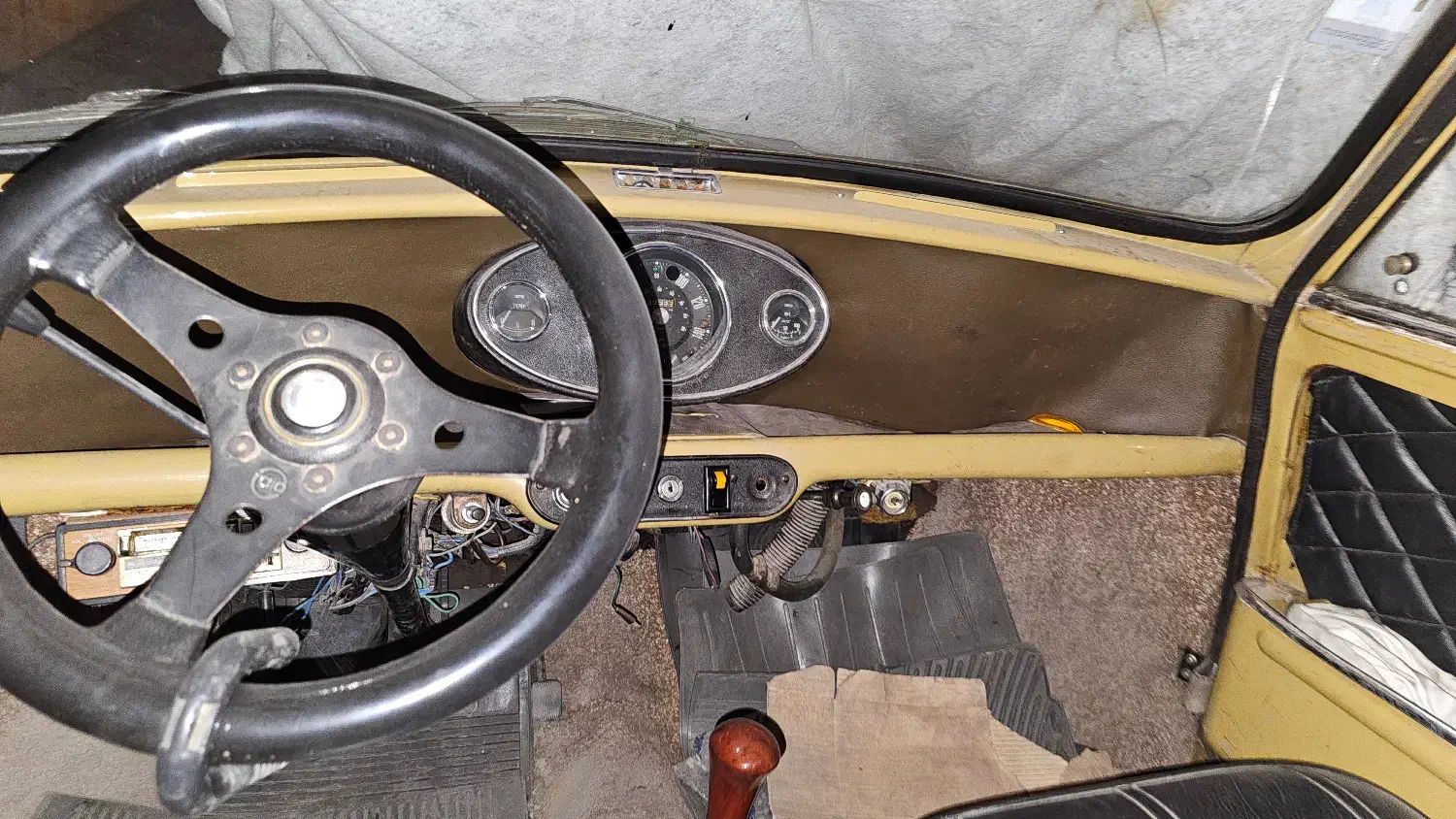 مینی ماینر استیشن مدل ۱۹۷۴ طلایی فابریک|خودرو سواری و وانت|تهران, ونک|دیوار