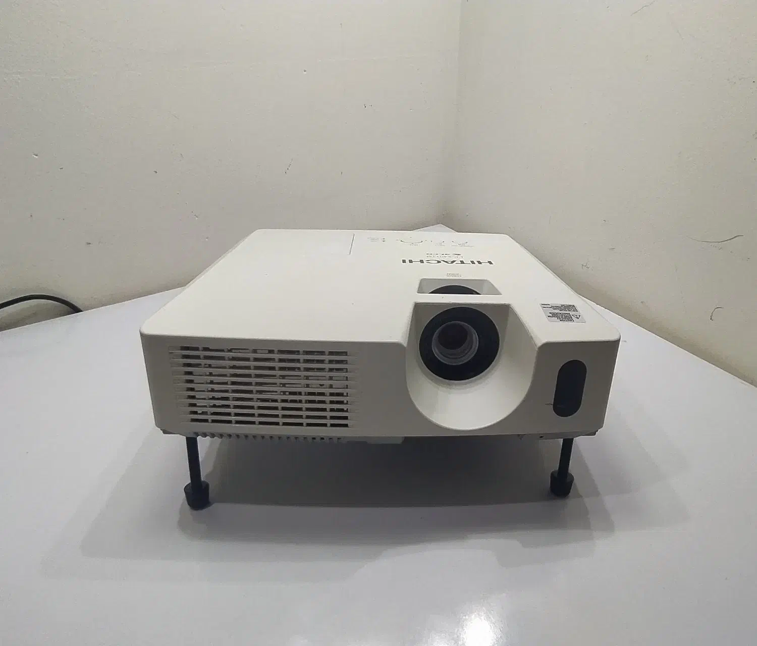 ویدیو پروژکتور hitachi foll port|تلویزیون و پروژکتور|بوشهر, |دیوار