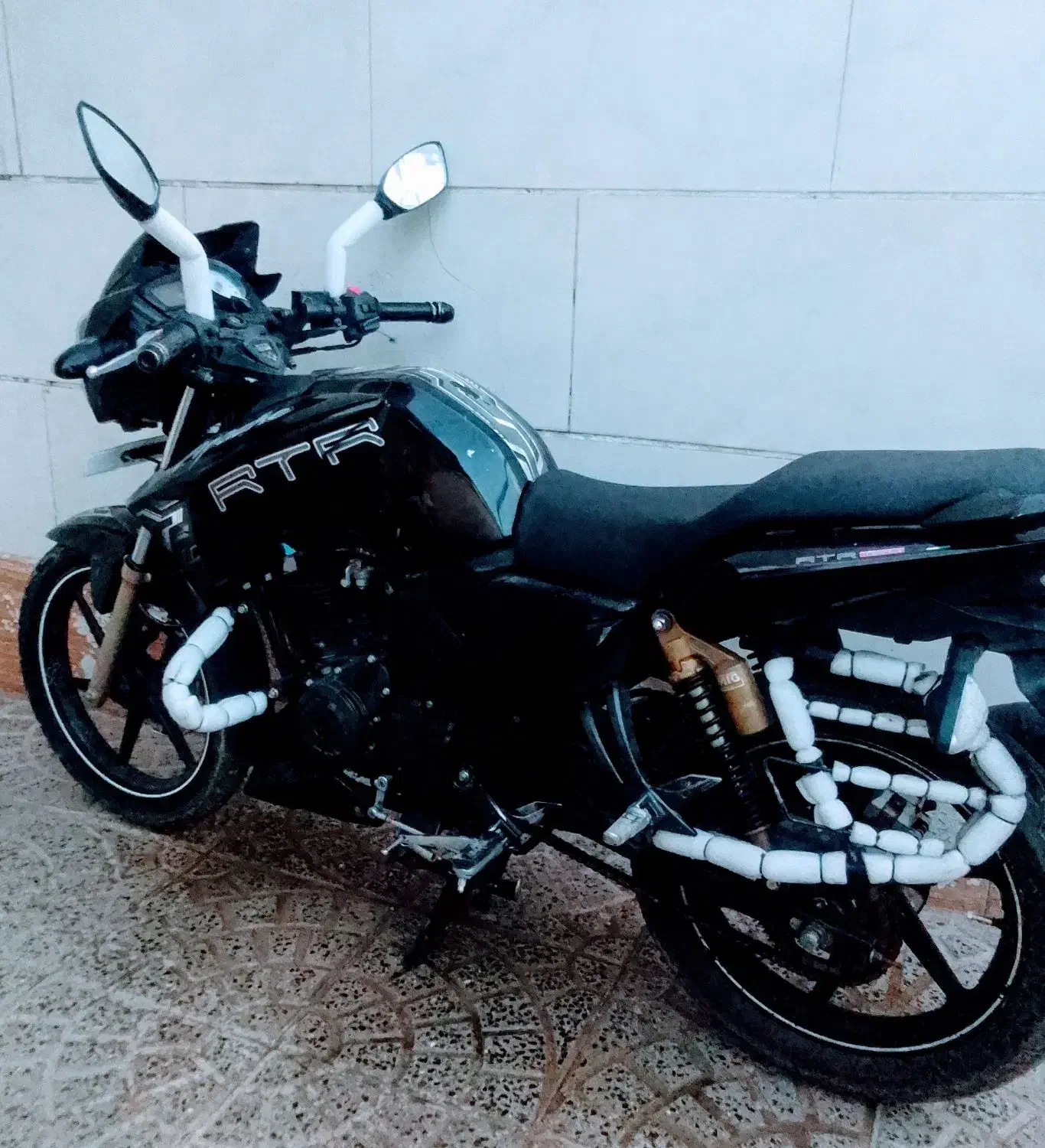 آپاچی|موتورسیکلت|سبزوار, شرق کال میانی|دیوار