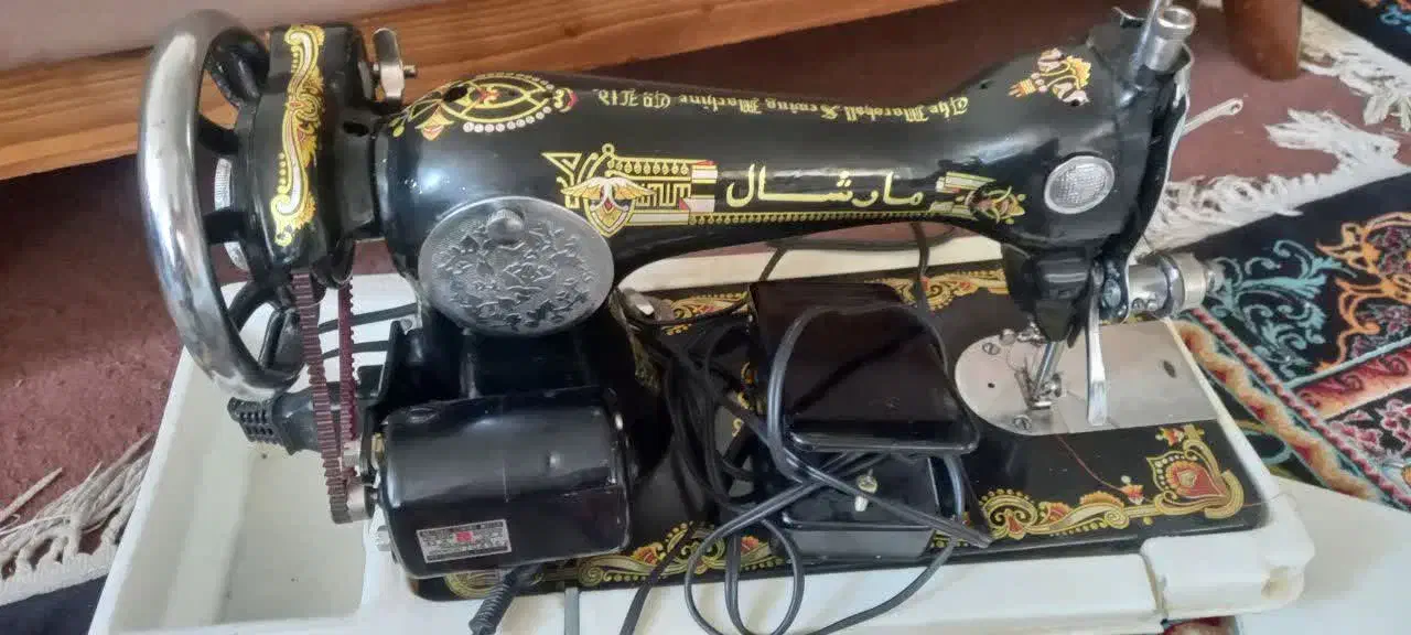 چرخ خیاطی مارشال و تعدادی خورده ریز منزل|چرخ خیاطی و ریسندگی|رباطکریم, شترخوار|دیوار