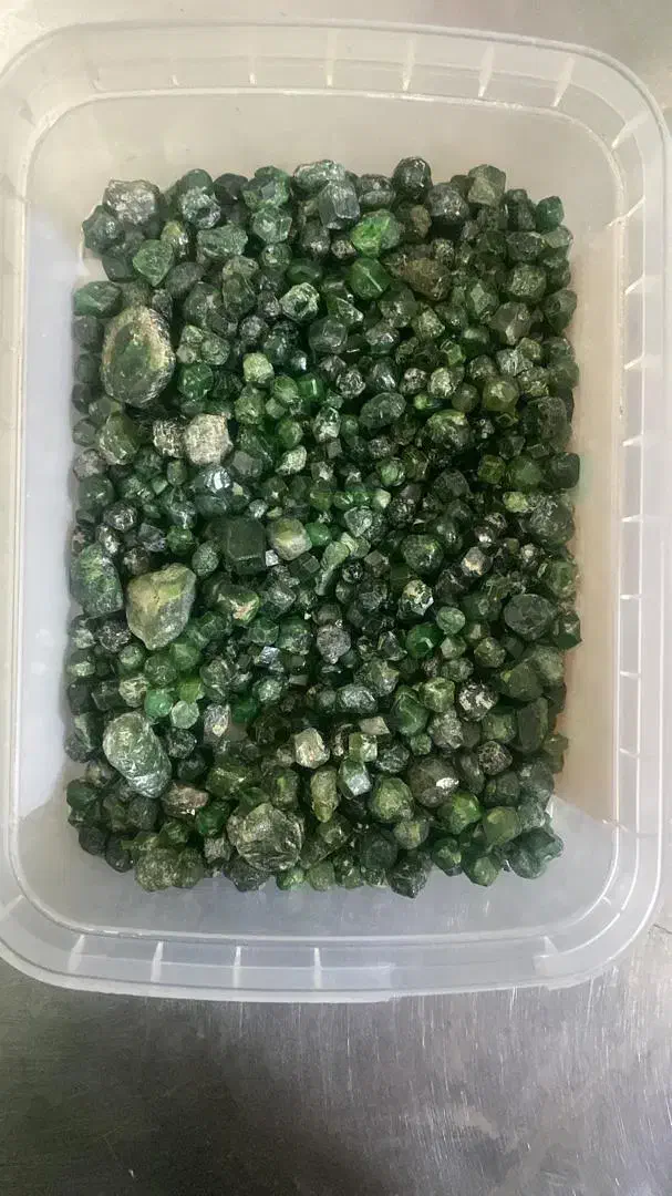 گارنت دمانتوئید|جواهرات|کرمان, |دیوار