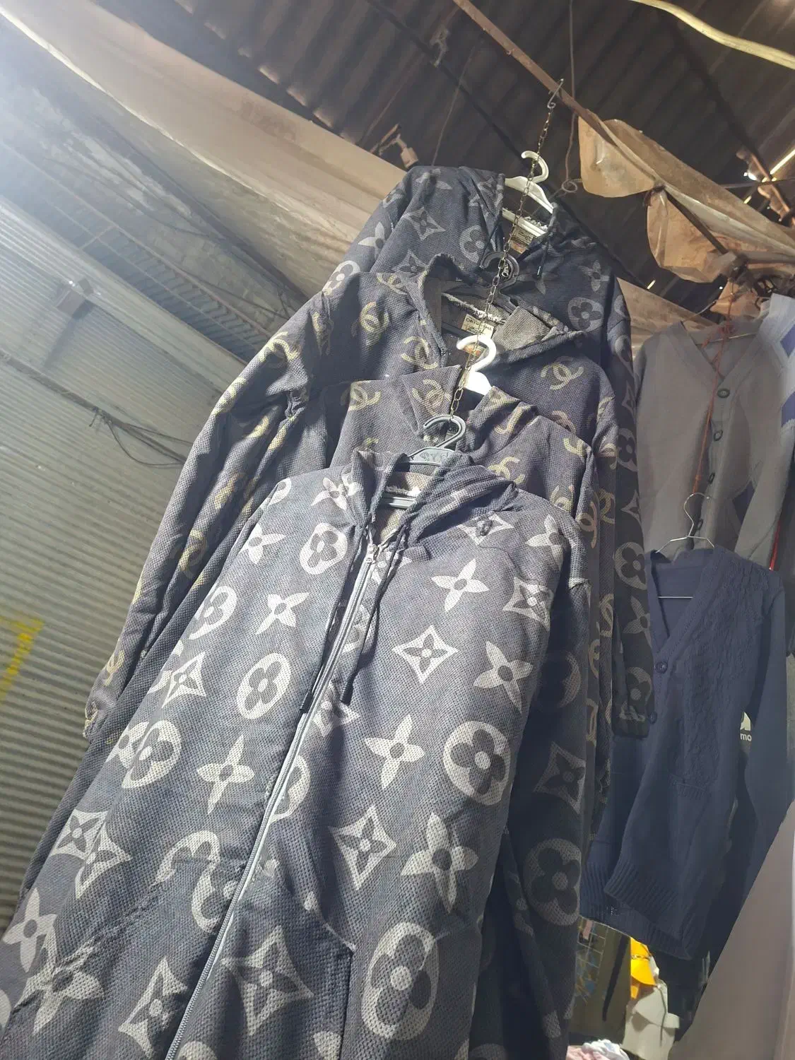 هودی دیور جلو باز ۳۸۰.۰۰۰ تومان|لباس|نهاوند, |دیوار