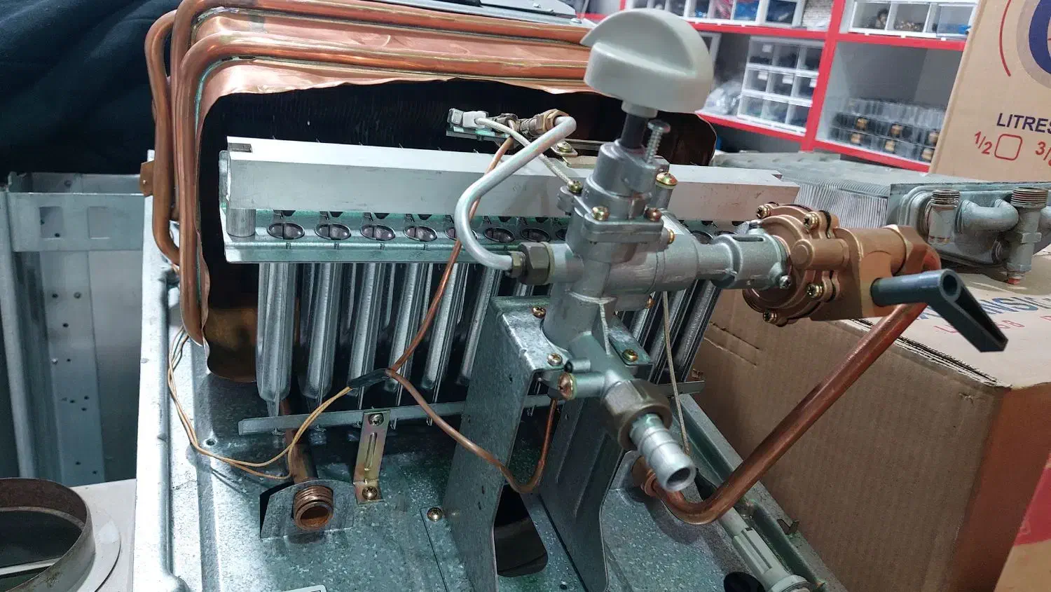 آبگرمکن دیواری شمعکدار اصلیbutan|آبگرمکن، پکیج، شوفاژ|تهران, توحید|دیوار