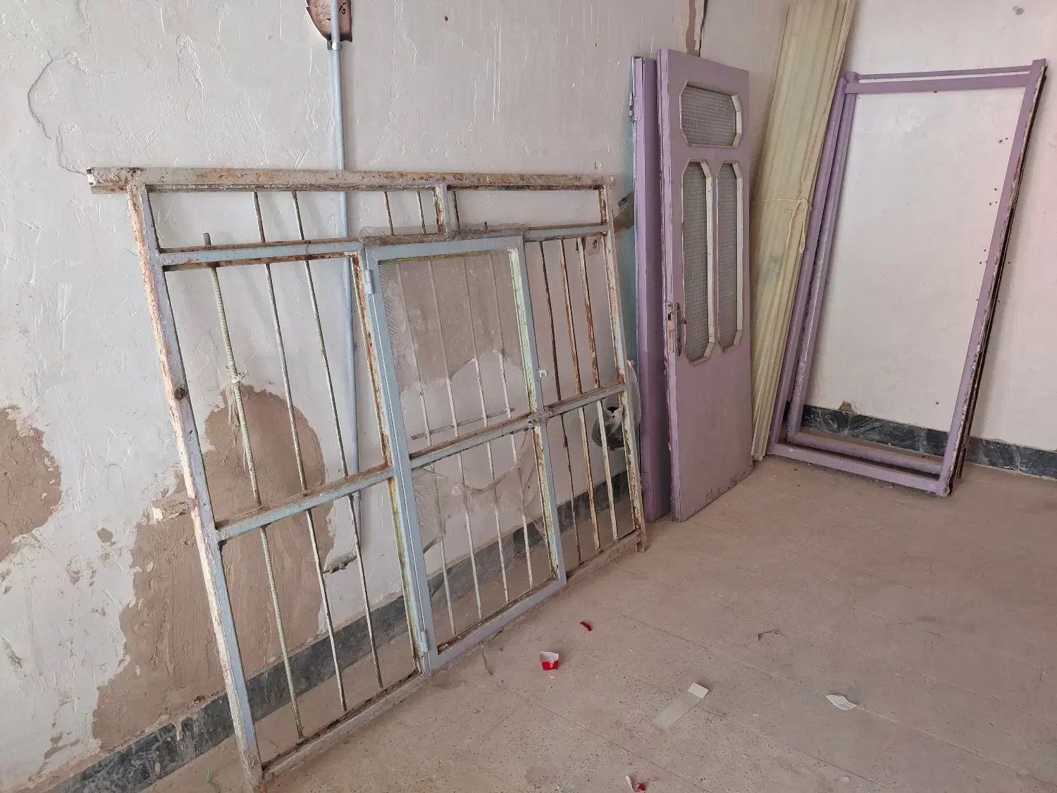 درب و پنجره تمیز|مصالح و تجهیزات ساختمان|فیروزآباد (لرستان), |دیوار