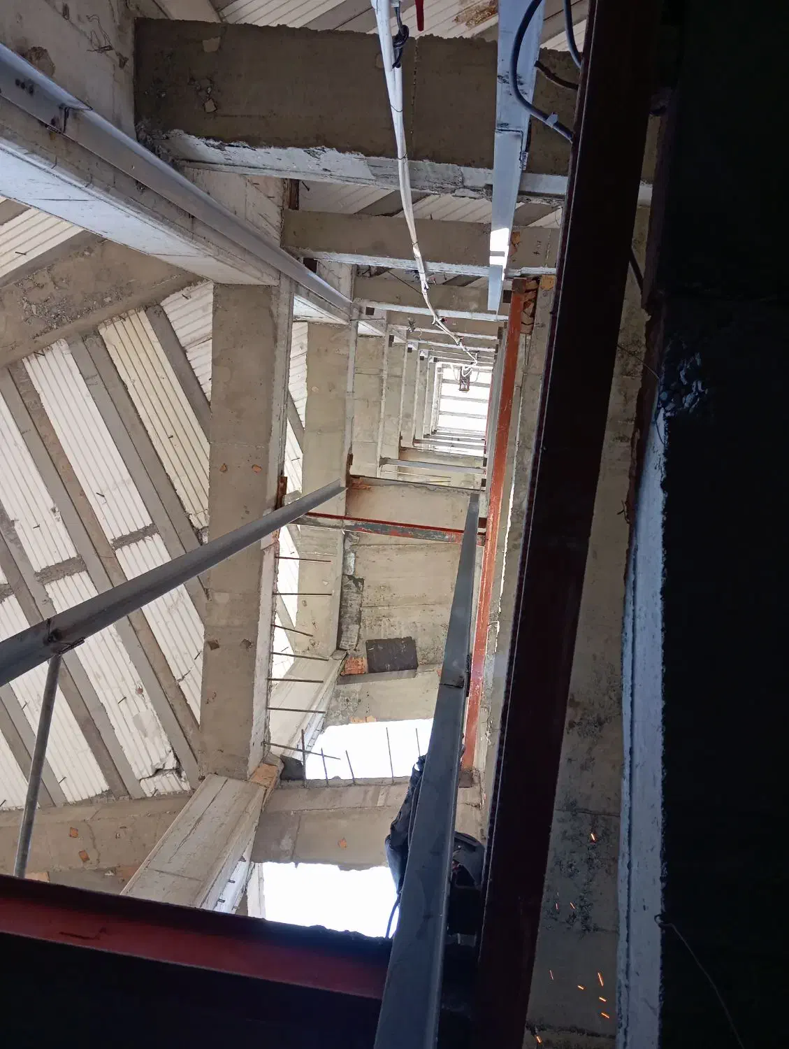 نصب اهنکشی و ریل درب|خدمات پیشه و مهارت|ری, علایین|دیوار