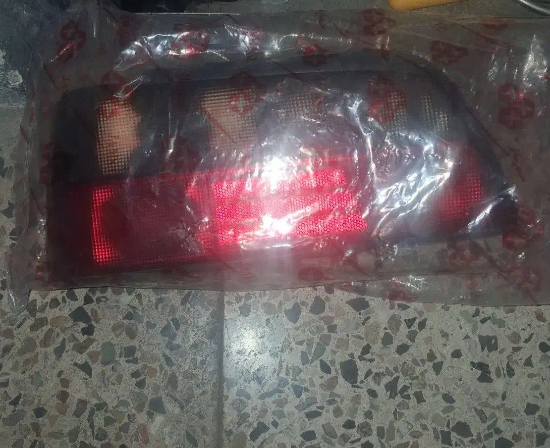 چراغ عقب پارس پرشیا|قطعات یدکی و لوازم جانبی|فردیس, شهرک ۱۱۰|دیوار