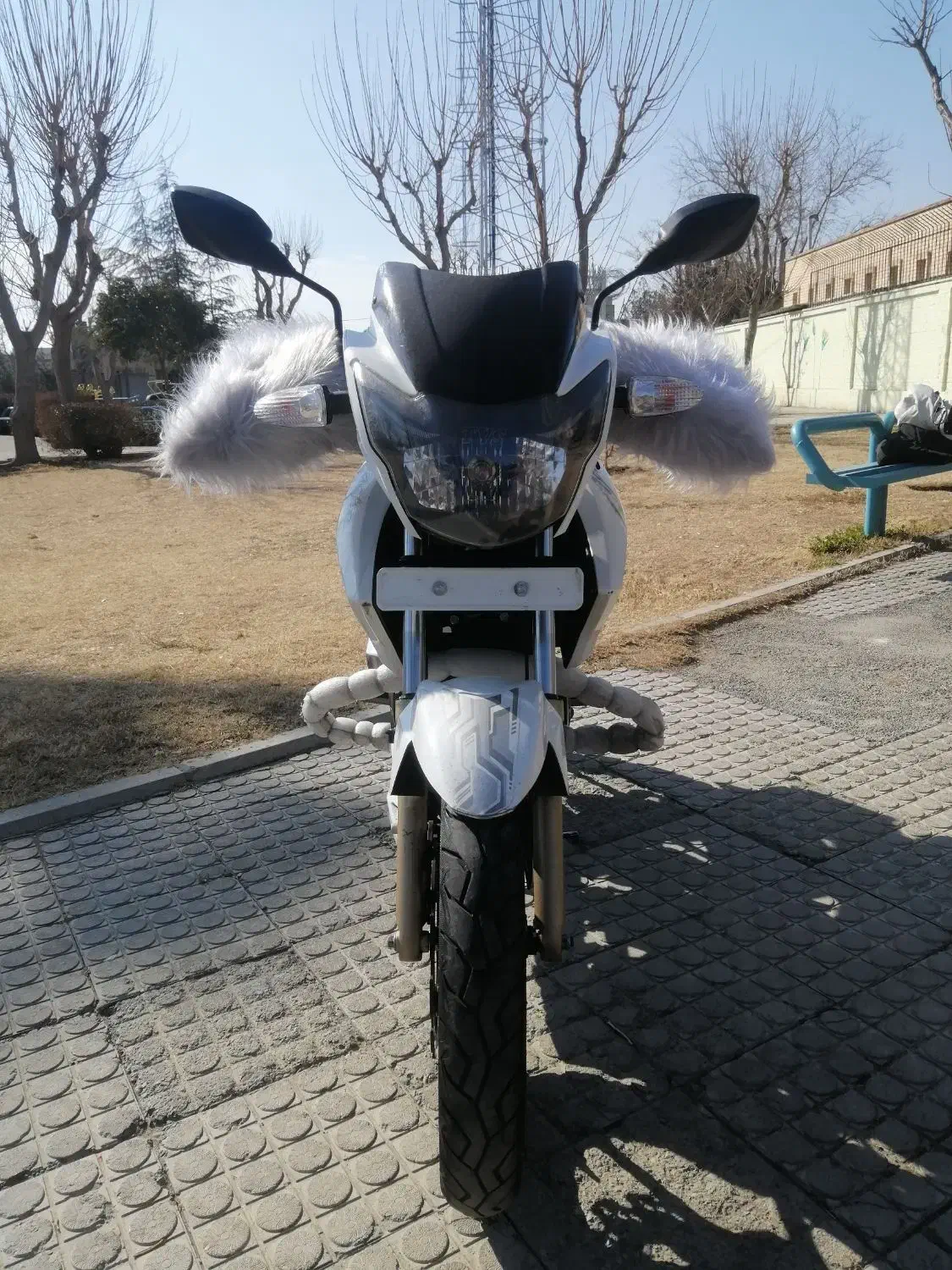 اپاچی 180 پلمپ|موتورسیکلت|اندیشه, اندیشه فاز ۱|دیوار