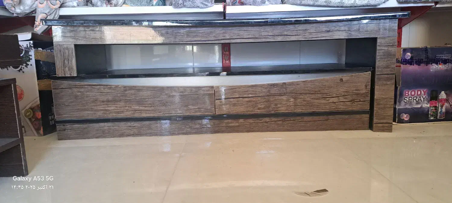 زیر تلویزیون|میز تلویزیون|ایوان, |دیوار