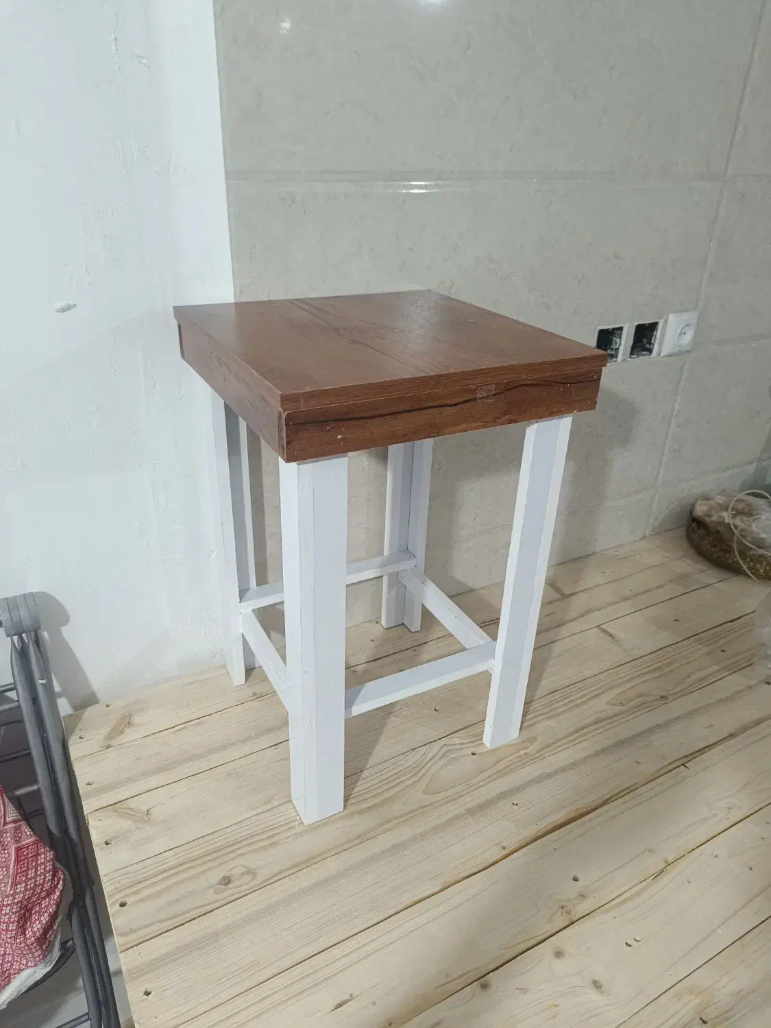 چهارپایه (صندلی)|مبلمان خانگی و میز عسلی|بندر دیر, |دیوار