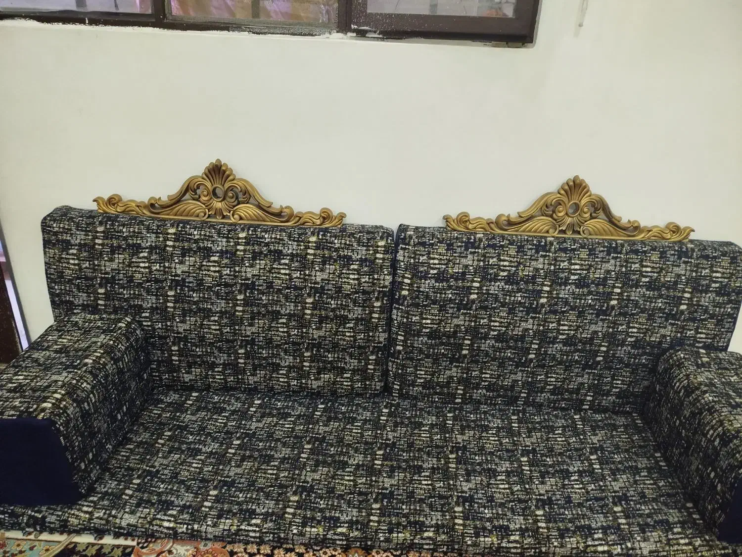 سه جفت پشتی خلیجی|پشتی|شیراز, کوشک میدان|دیوار