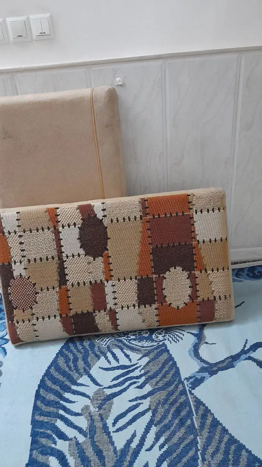 دو جفت پشتی|پشتی|نیشابور, خط کاشمر|دیوار