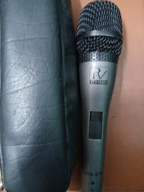 میکروفون|صوتی و تصویری|ری, شهادت|دیوار