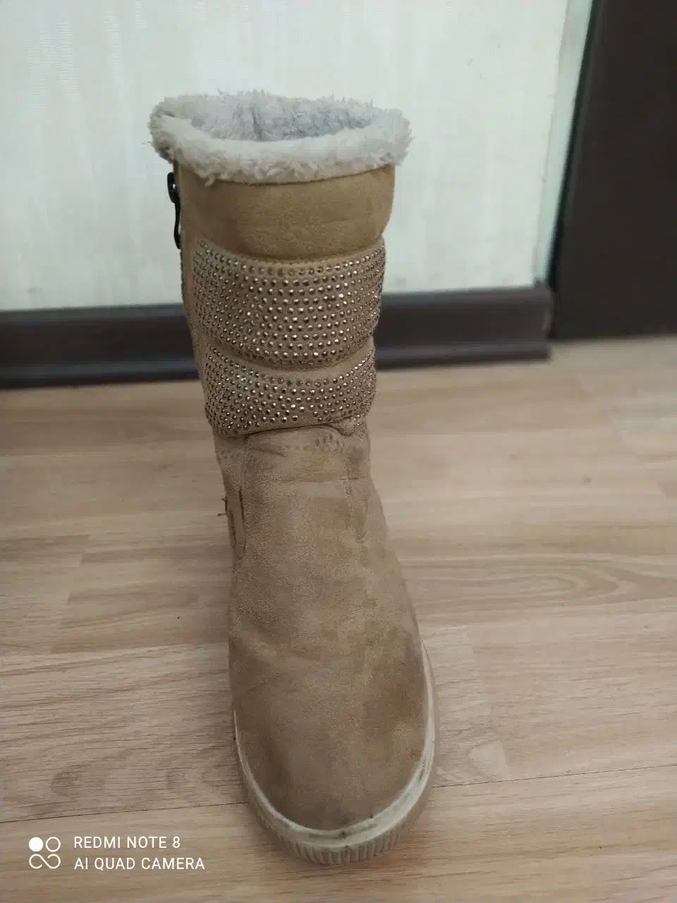 بوت دخترانه در حد نو|کیف، کفش، کمربند|اندیشه, اندیشه فاز ۱|دیوار