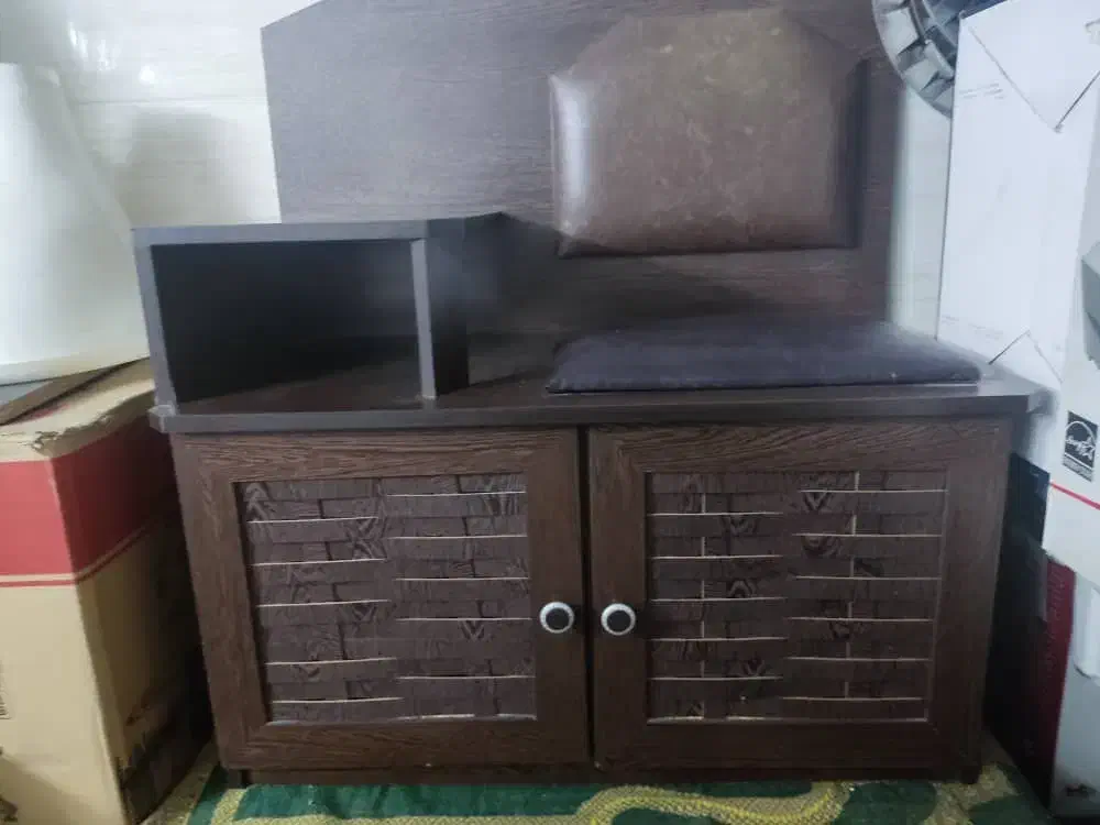 میز تلفن جادار سالم و شیک|میز تلفن|شیراز, فرهنگ شهر|دیوار