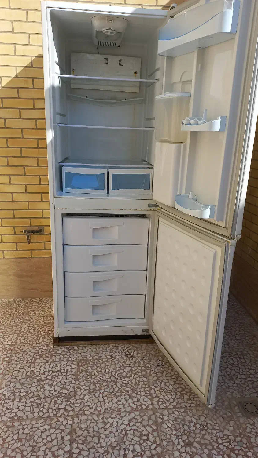 یخچال فریزر سالم برند ویکتوریا|یخچال و فریزر|شاهینشهر, شهرک گلدیس|دیوار