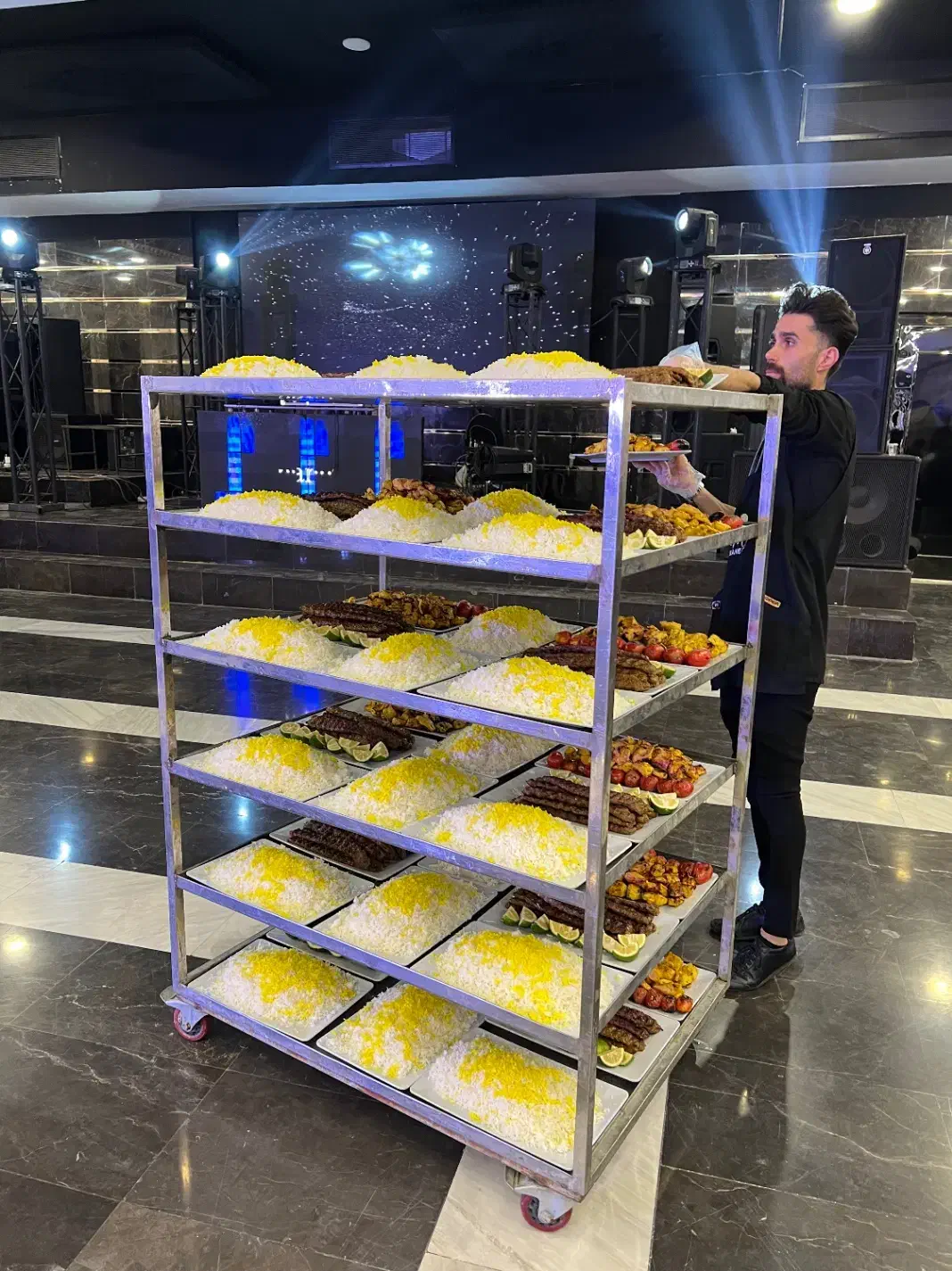 ترولی تالار|کافی‌شاپ و رستوران|تهران, یافت‌آباد|دیوار