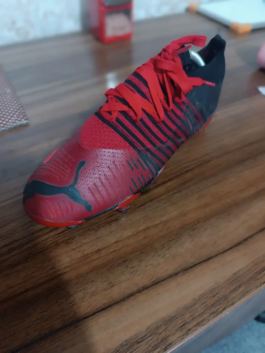 کفش فوتبال|کیف، کفش، کمربند|اشتهارد, |دیوار