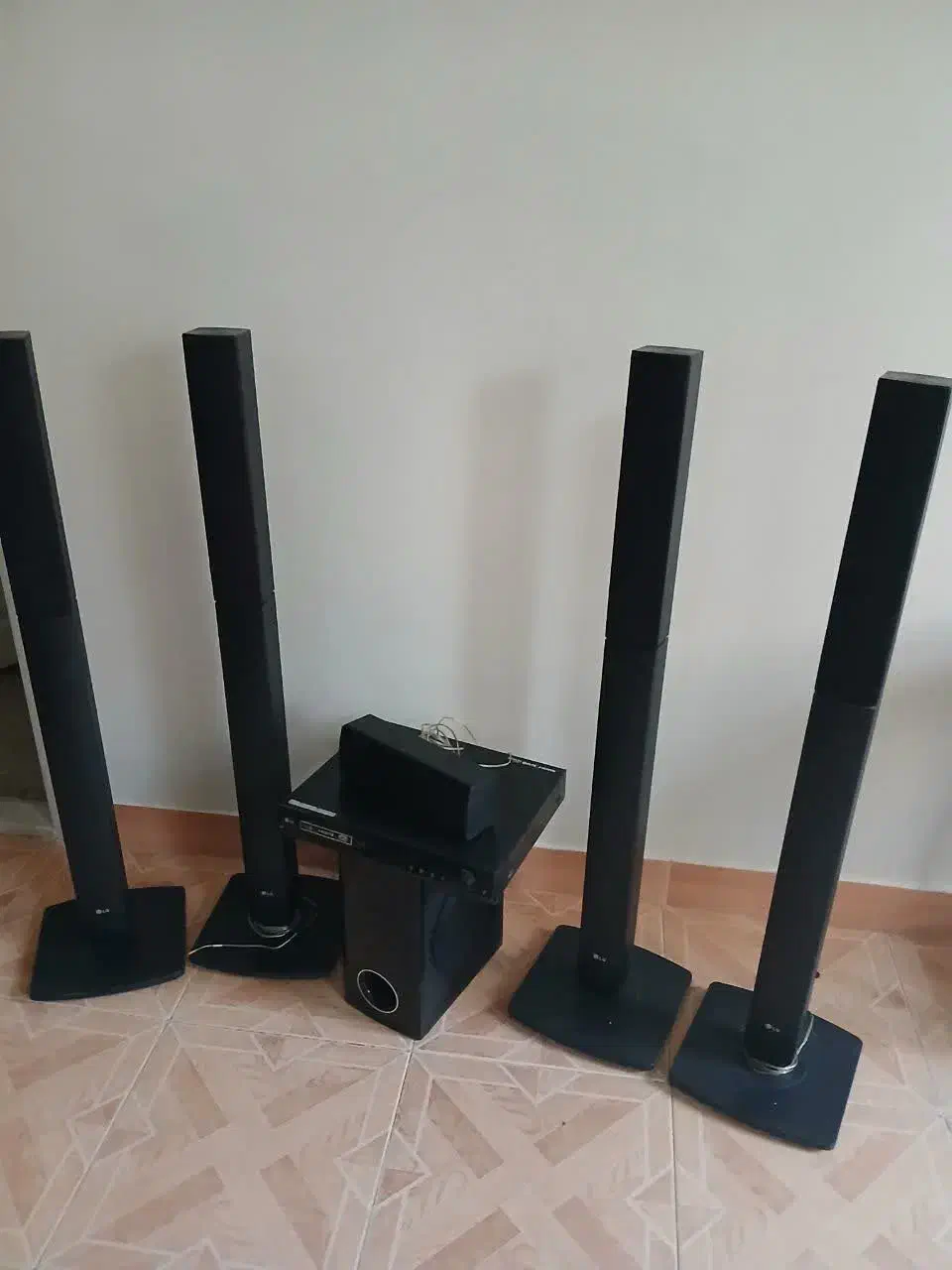 سینما خانواده ال جی|سیستم صوتی خانگی|اندیشه, اندیشه فاز ۱|دیوار