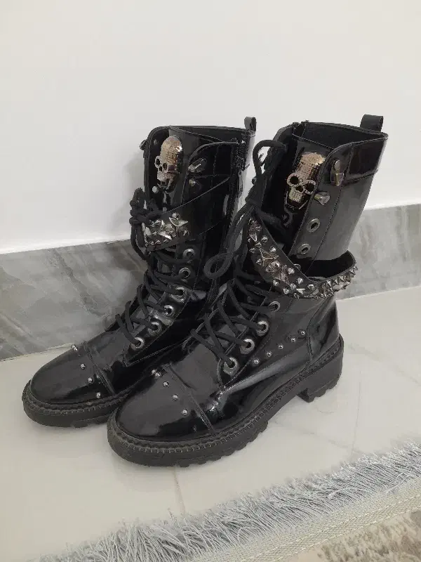 پوتین درحد نو|کیف، کفش، کمربند|قم, بنیاد|دیوار