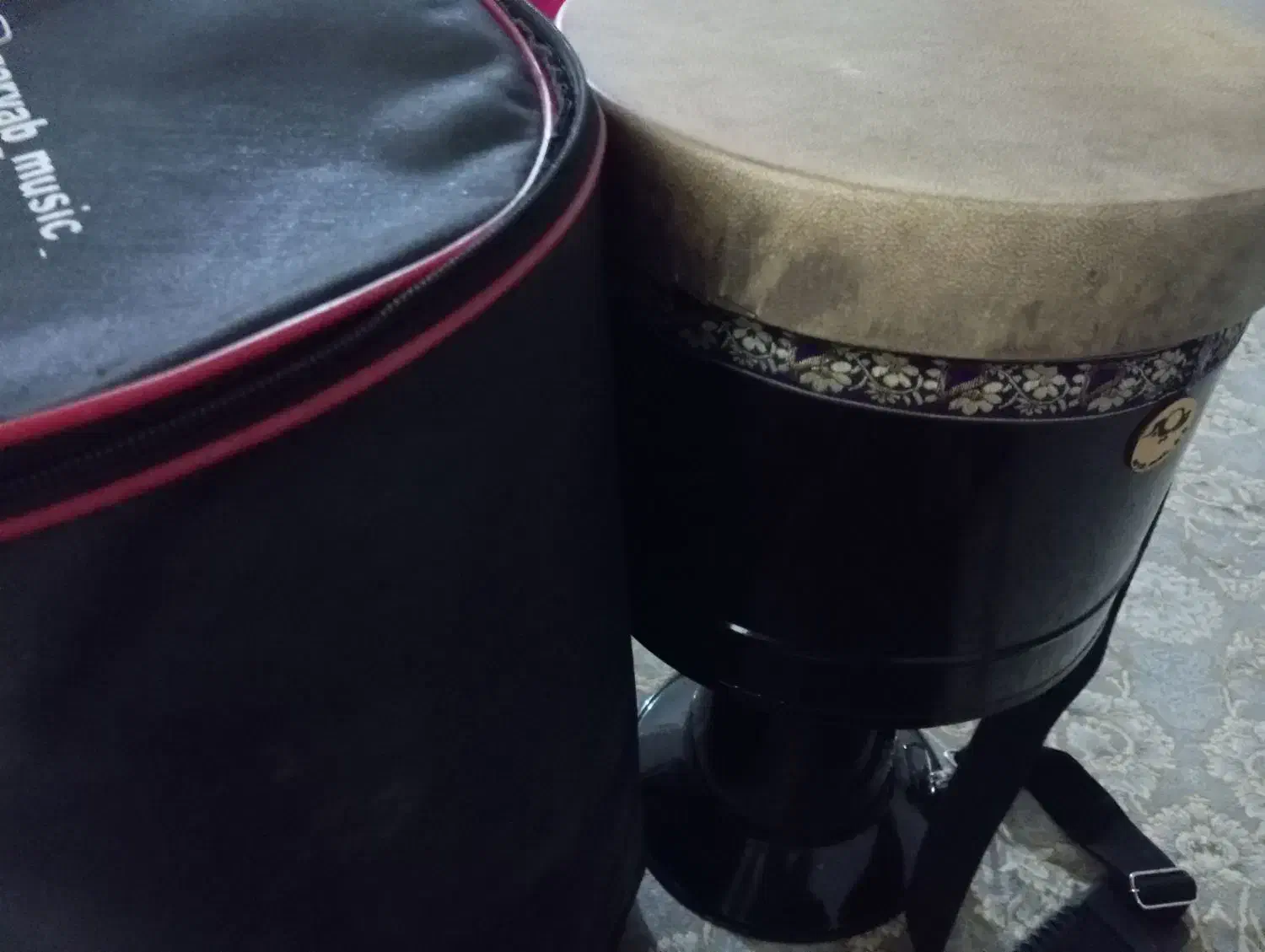 تمبک|سازهای سنتی|شاهین دژ, |دیوار