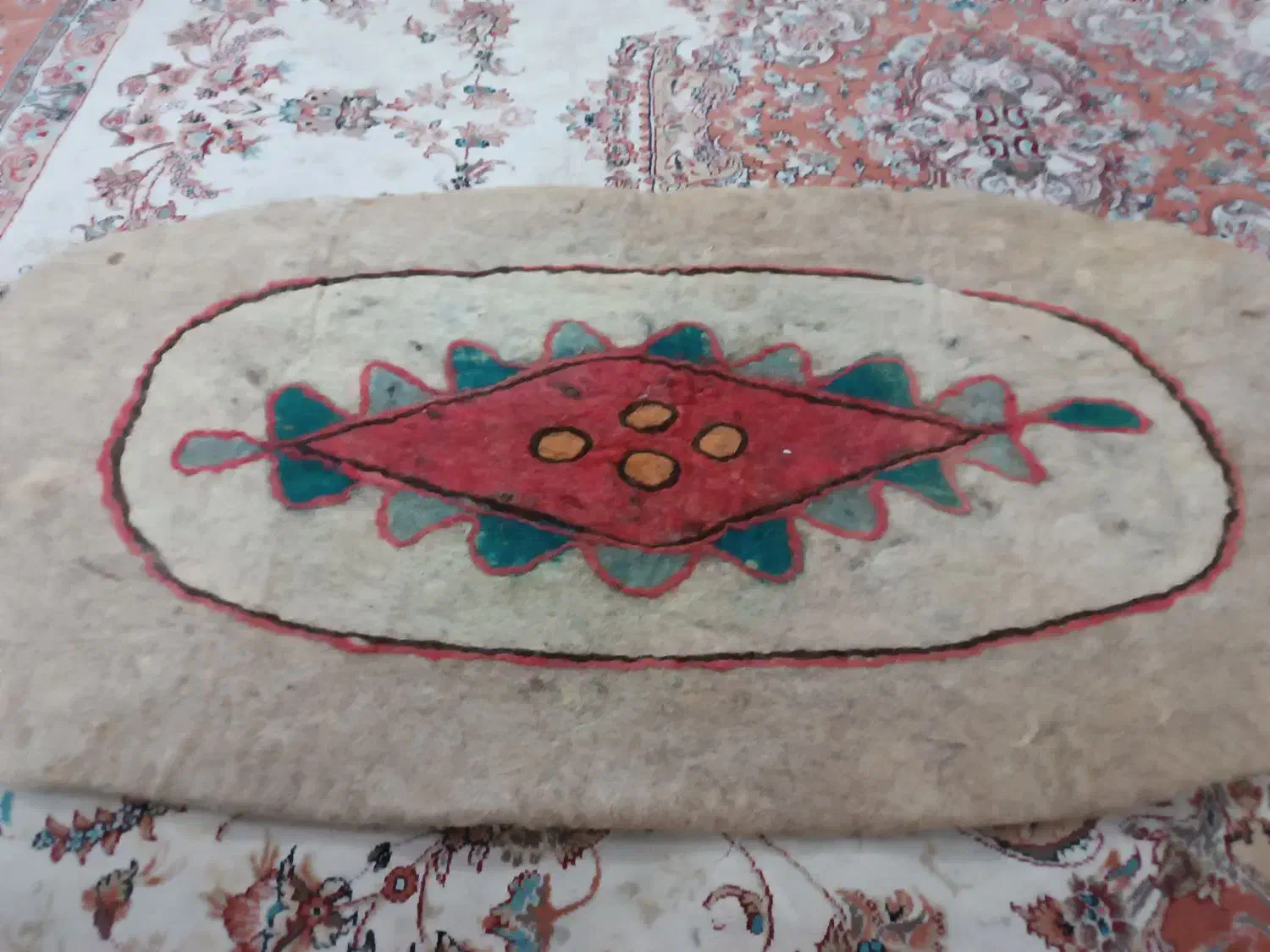 نمد|کلکسیون اشیاء عتیقه|یزد, |دیوار