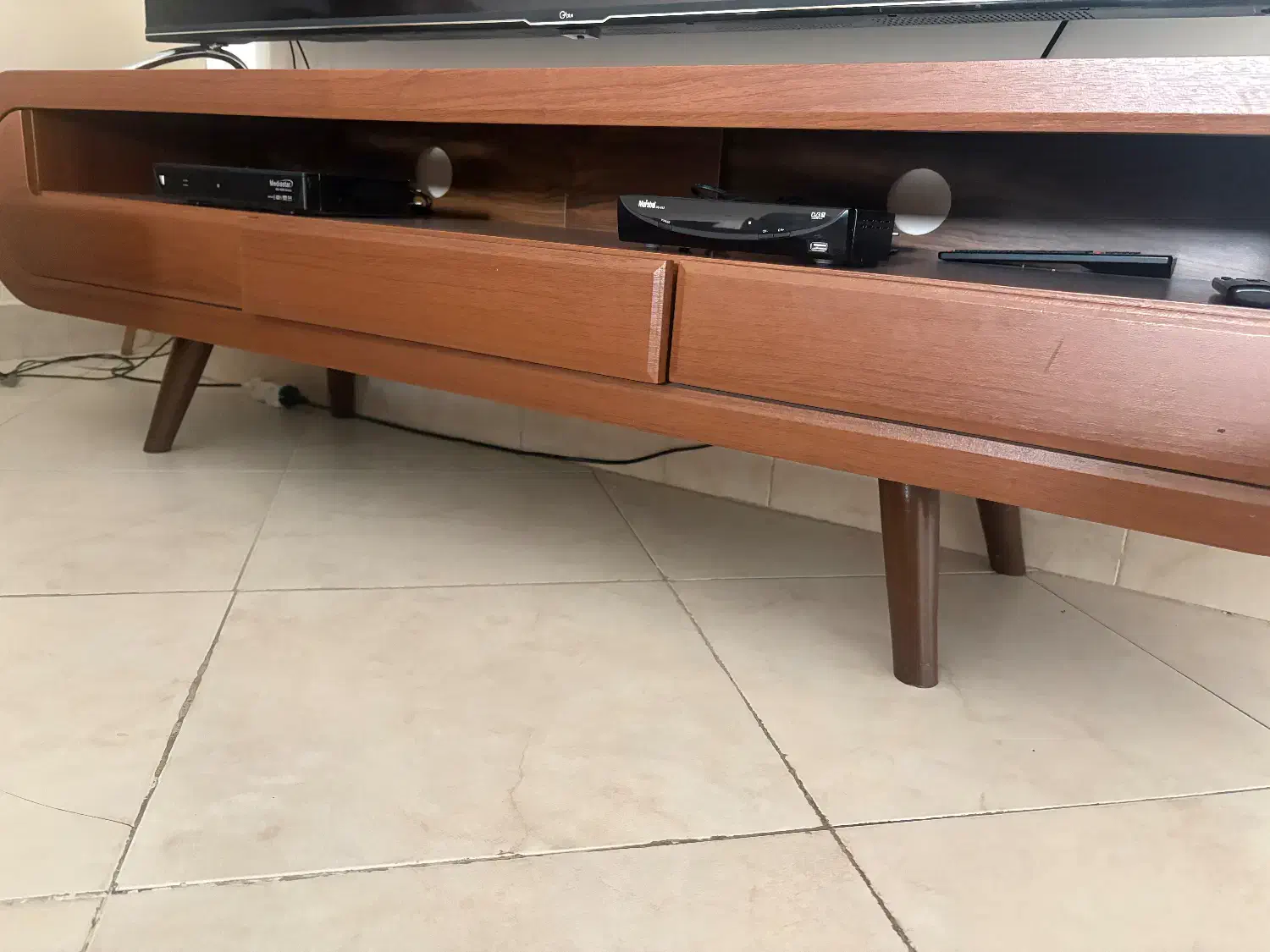 میز تی وی ۱۷۰|میز تلویزیون|تهران, سیمای ایران|دیوار