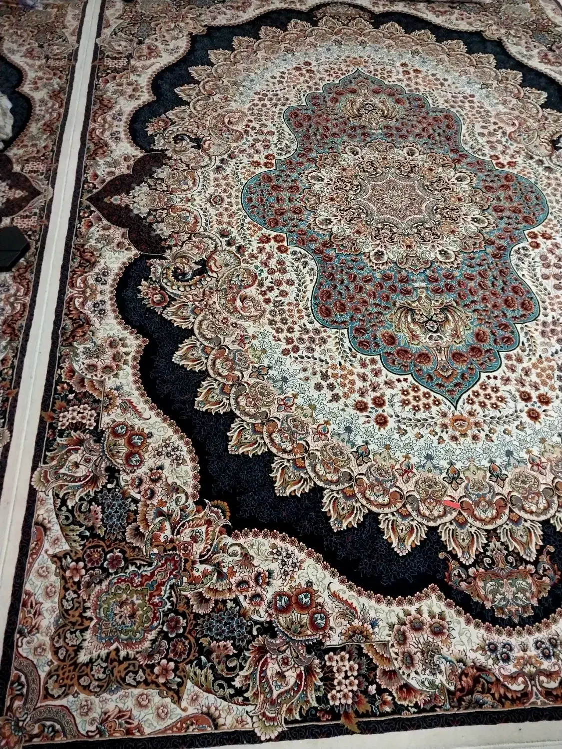 فرش ۴عدد|فرش|سبزوار, قصبه اب یمین|دیوار