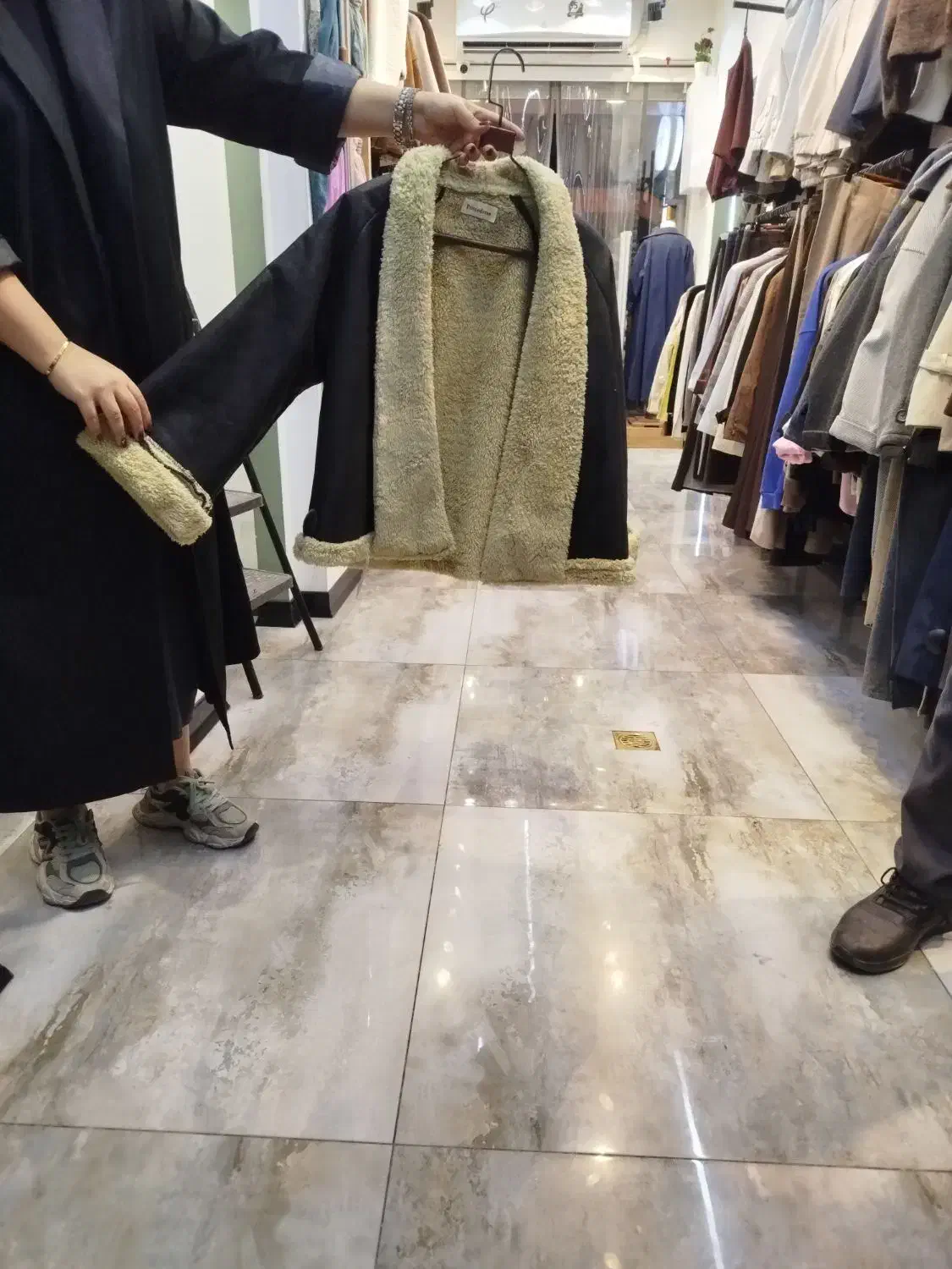 کت بوفالو|لباس|شیراز, سینما سعدی|دیوار