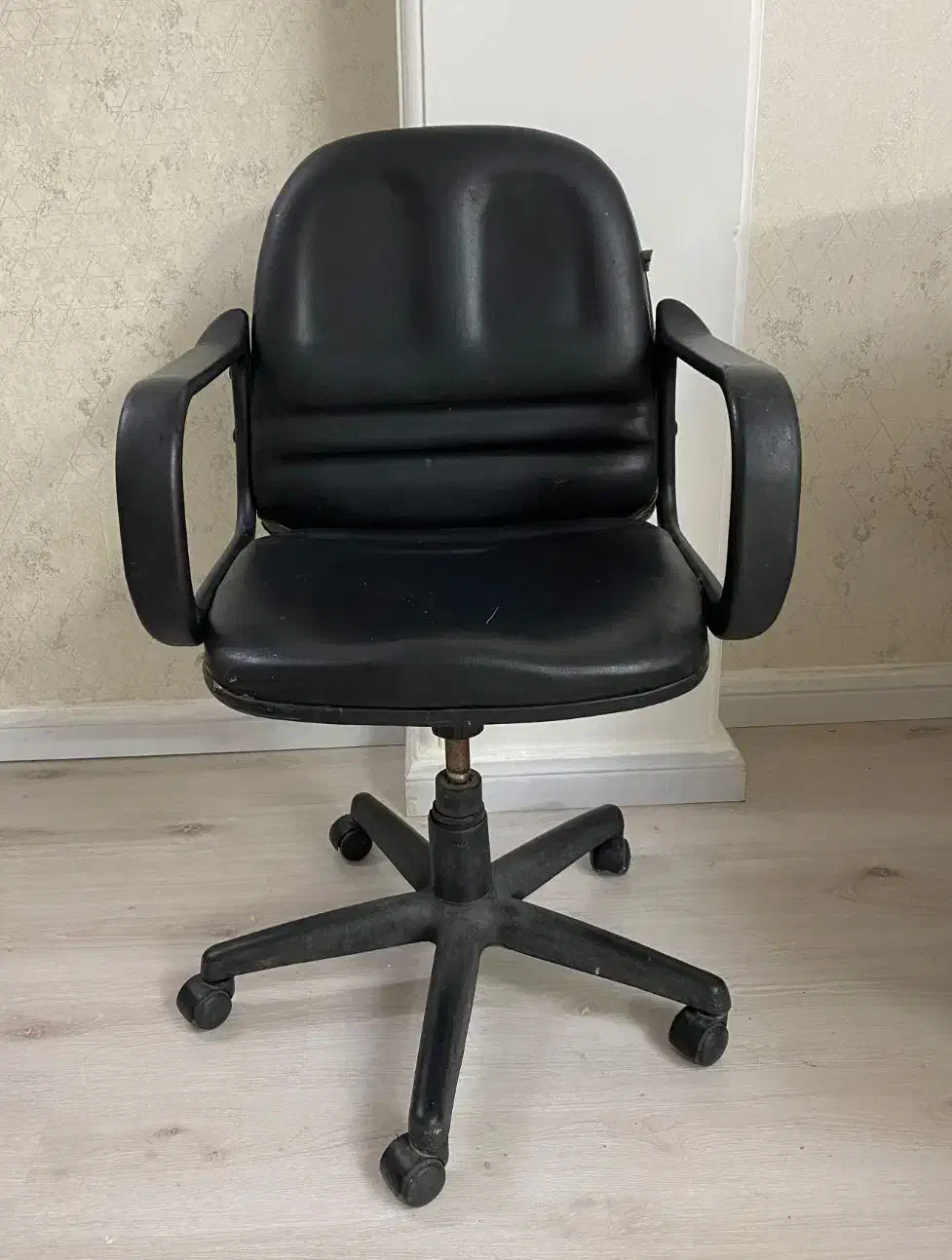 صندلی چرخدار مدیریتی|صندلی و نیمکت|گرگان, |دیوار