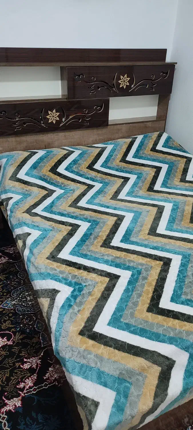 تخت دونفره جنس های گلاس با تشک قیمت۱۲میلیون|تخت و سرویس خواب|پرند, فاز ۶|دیوار