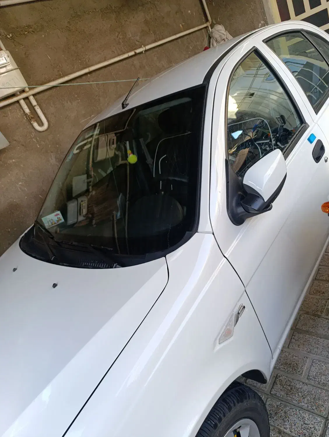 ساینا اس|خودرو سواری و وانت|صحنه, |دیوار