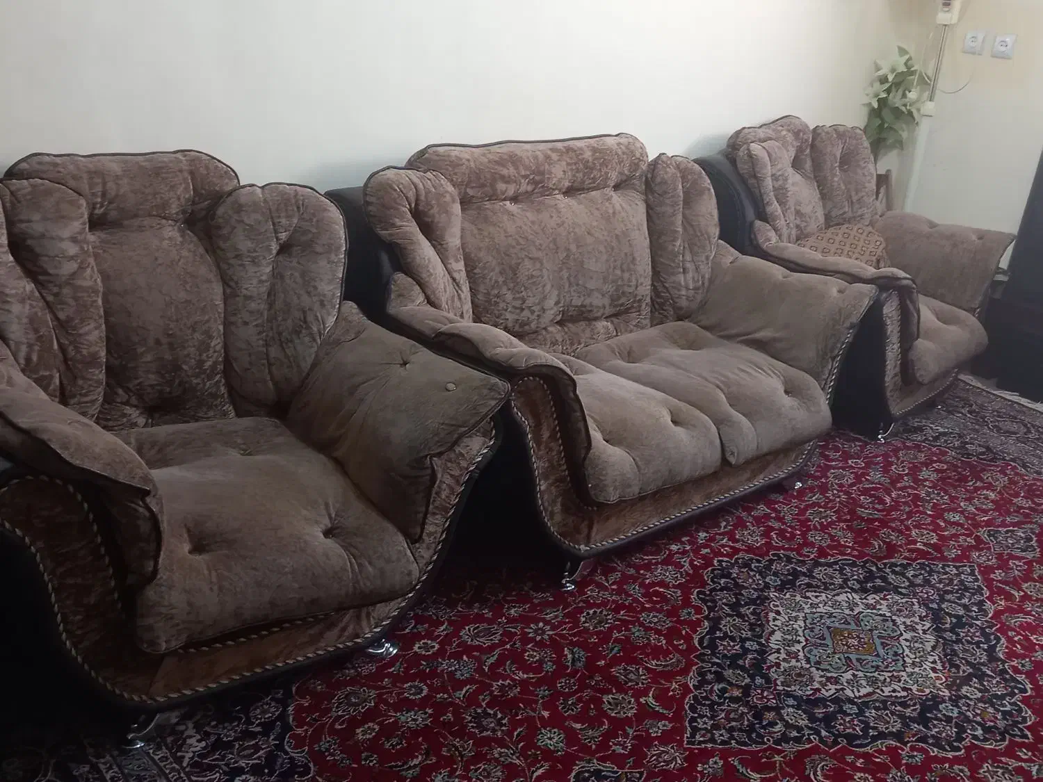 مبل هفت نفره|مبلمان خانگی و میز عسلی|اصفهان, شاه پسند|دیوار