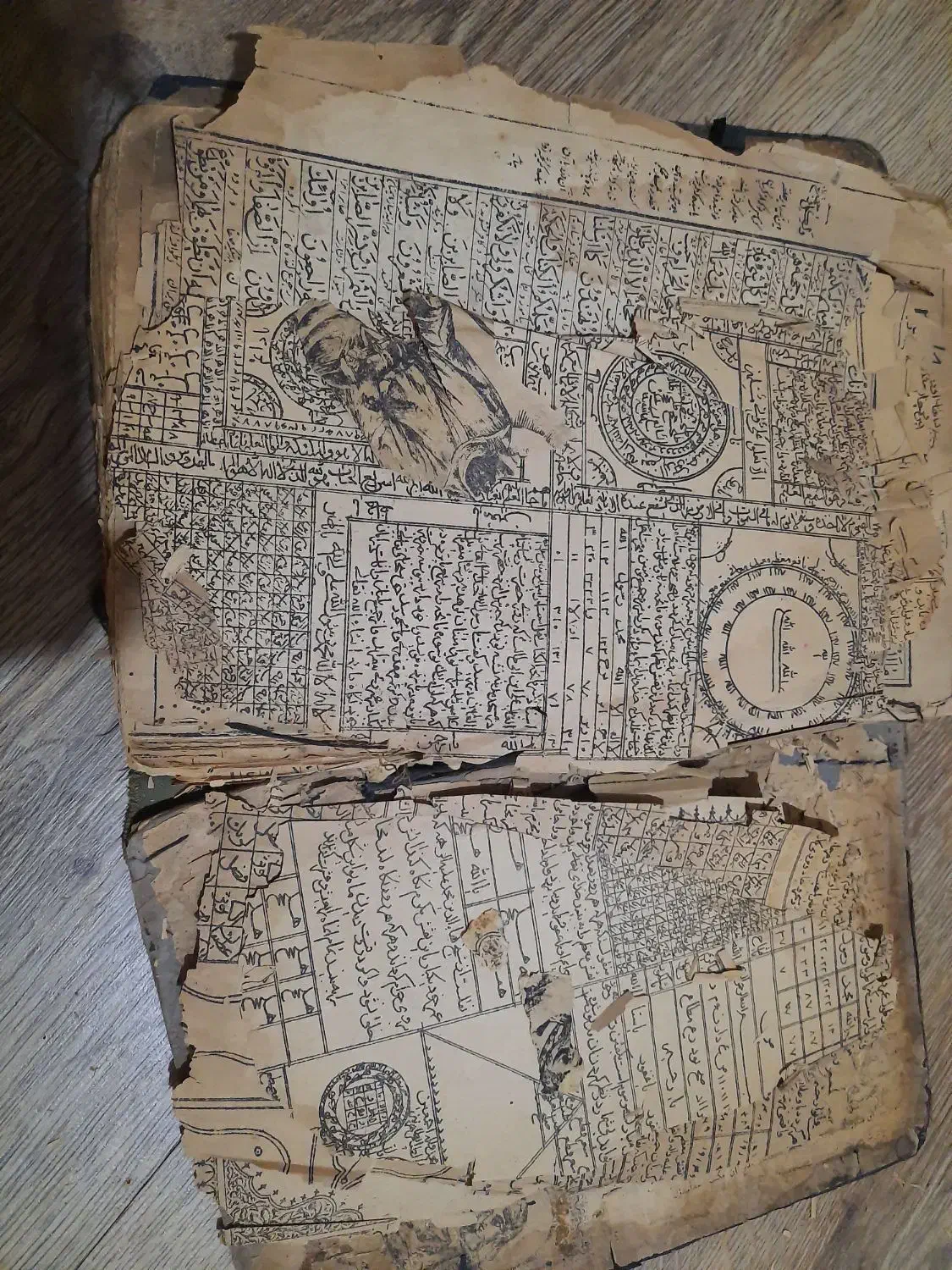 کتاب قدیمی برای یو قرن ونیم|کلکسیون اشیاء عتیقه|کرج, کوی ایثار|دیوار