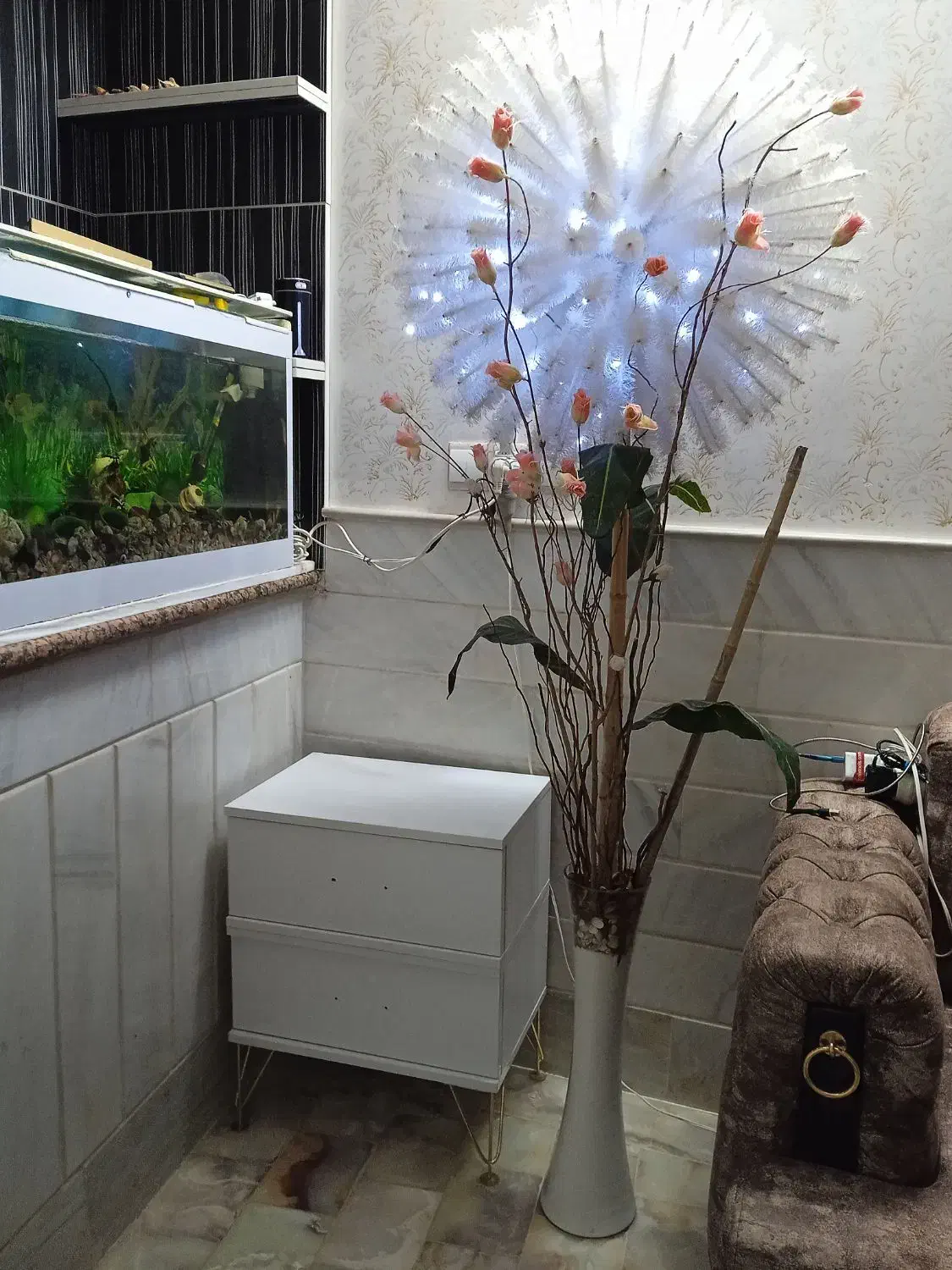 گل وگلدان شیک قاصدک.چراغ خواب|گل مصنوعی|قم, هفت تیر|دیوار