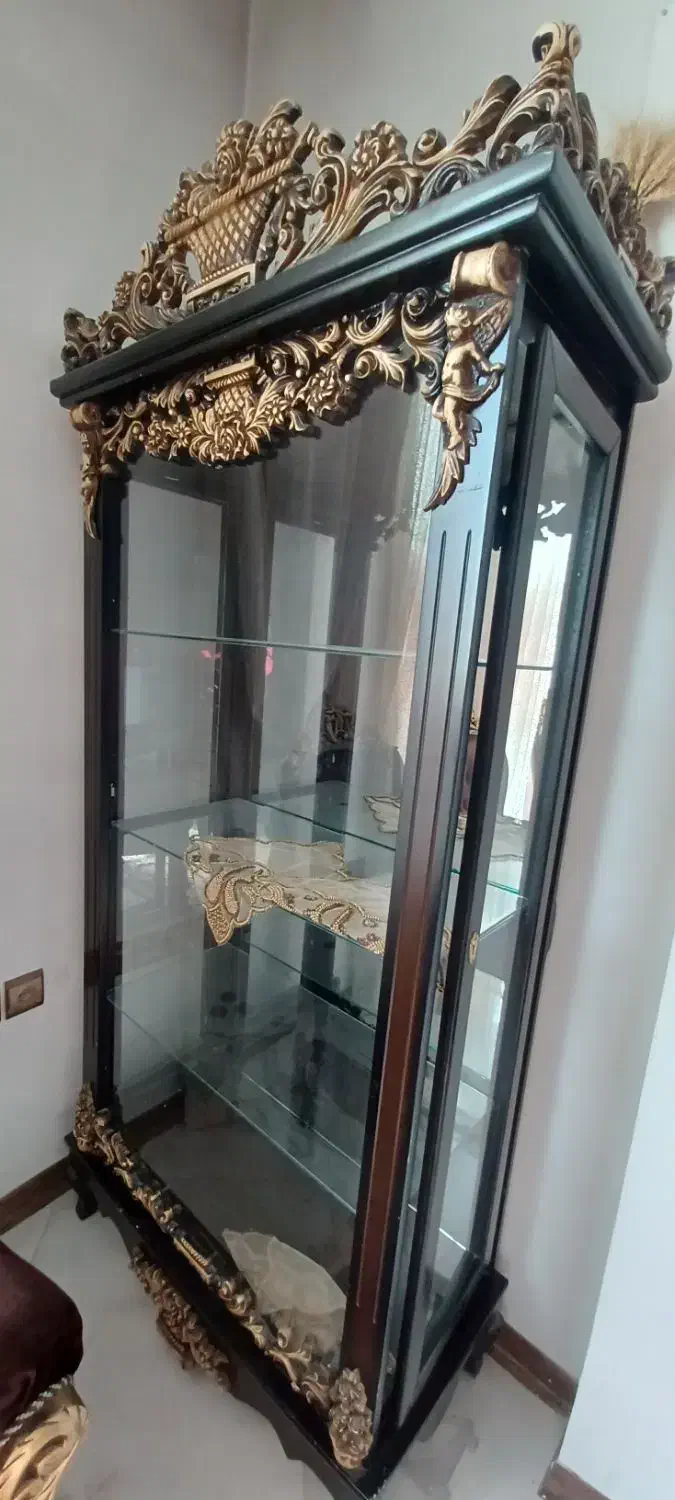 ۲ عدد بزرگ عروس صحیح و سالم|بوفه، ویترین، کنسول|برخوار, |دیوار