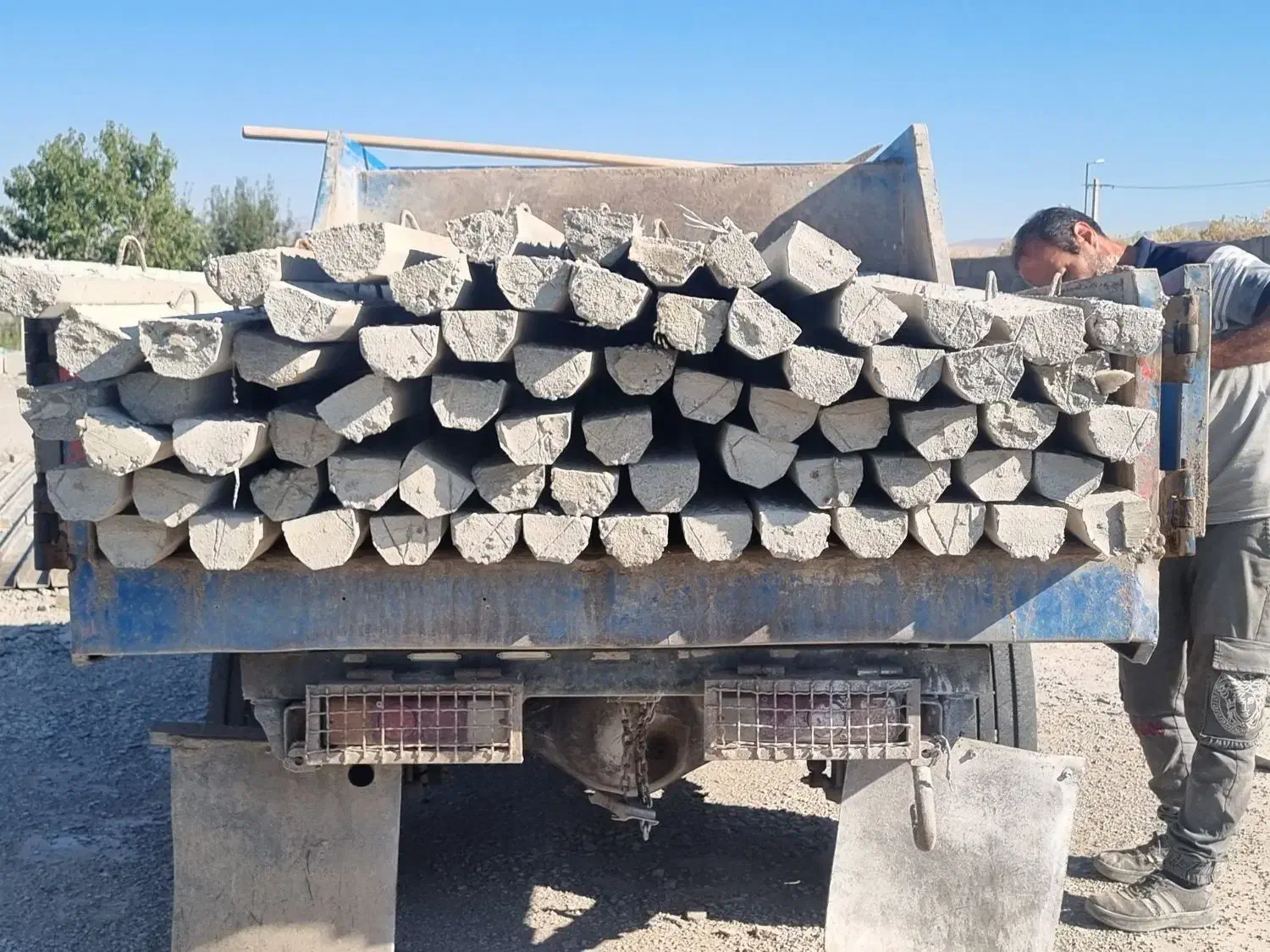 پایه بتنی فنس کشی باغ|مصالح و تجهیزات ساختمان|سراب, |دیوار