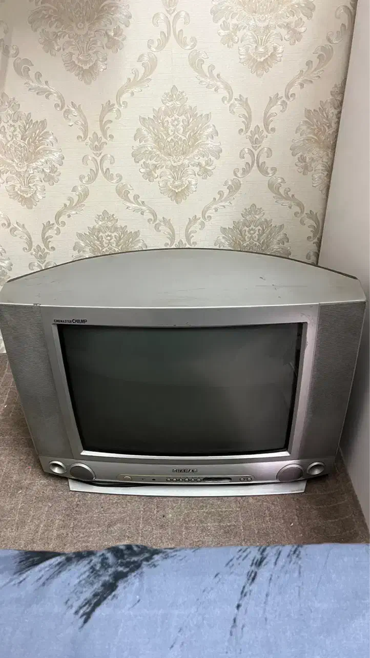 تلویزیون ۲۱ اینچ|تلویزیون و پروژکتور|رشت, جانبازان|دیوار