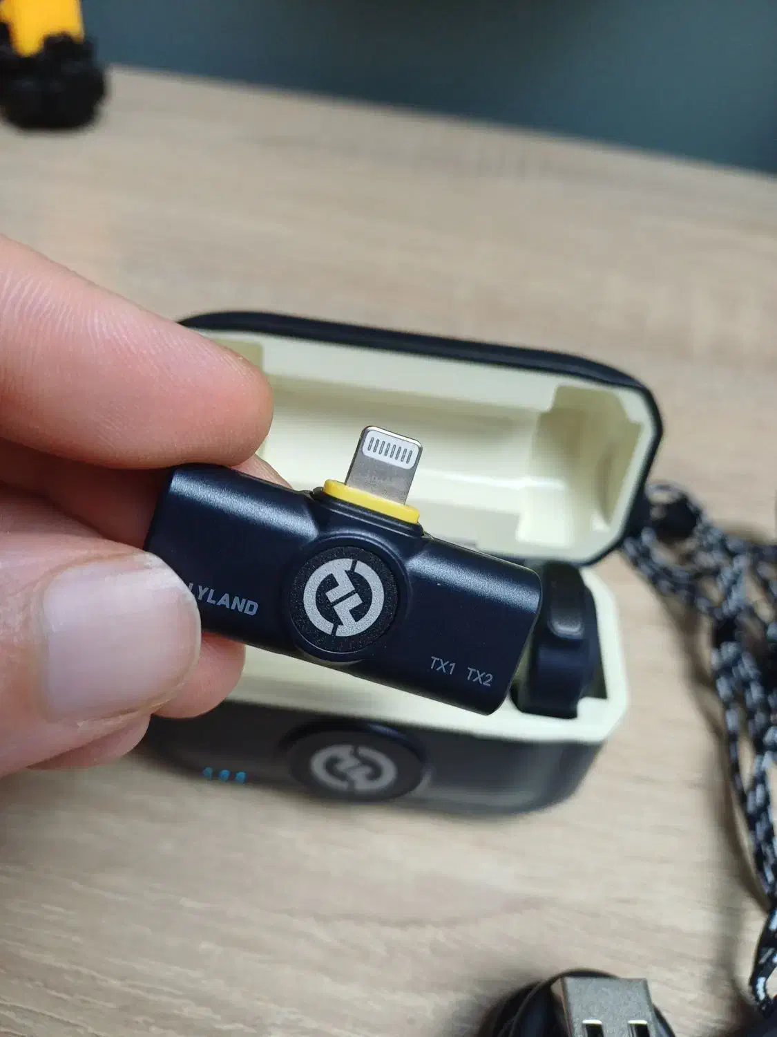 میکروفن سکه ای هالی لند m2 لایتنینگ|لوازم جانبی موبایل و تبلت|بندر گناوه, |دیوار