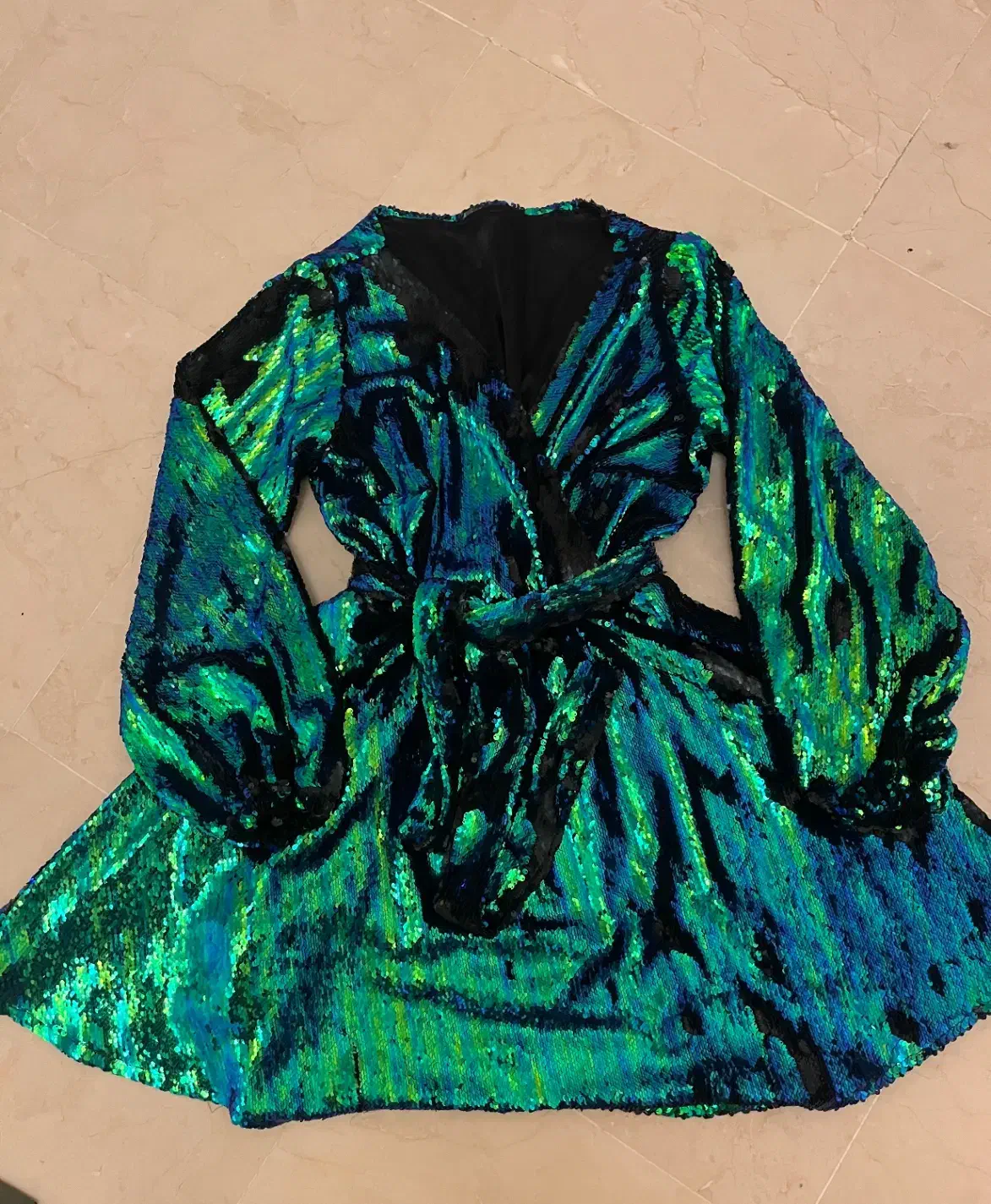 لباس|لباس|تهران, ازگل|دیوار