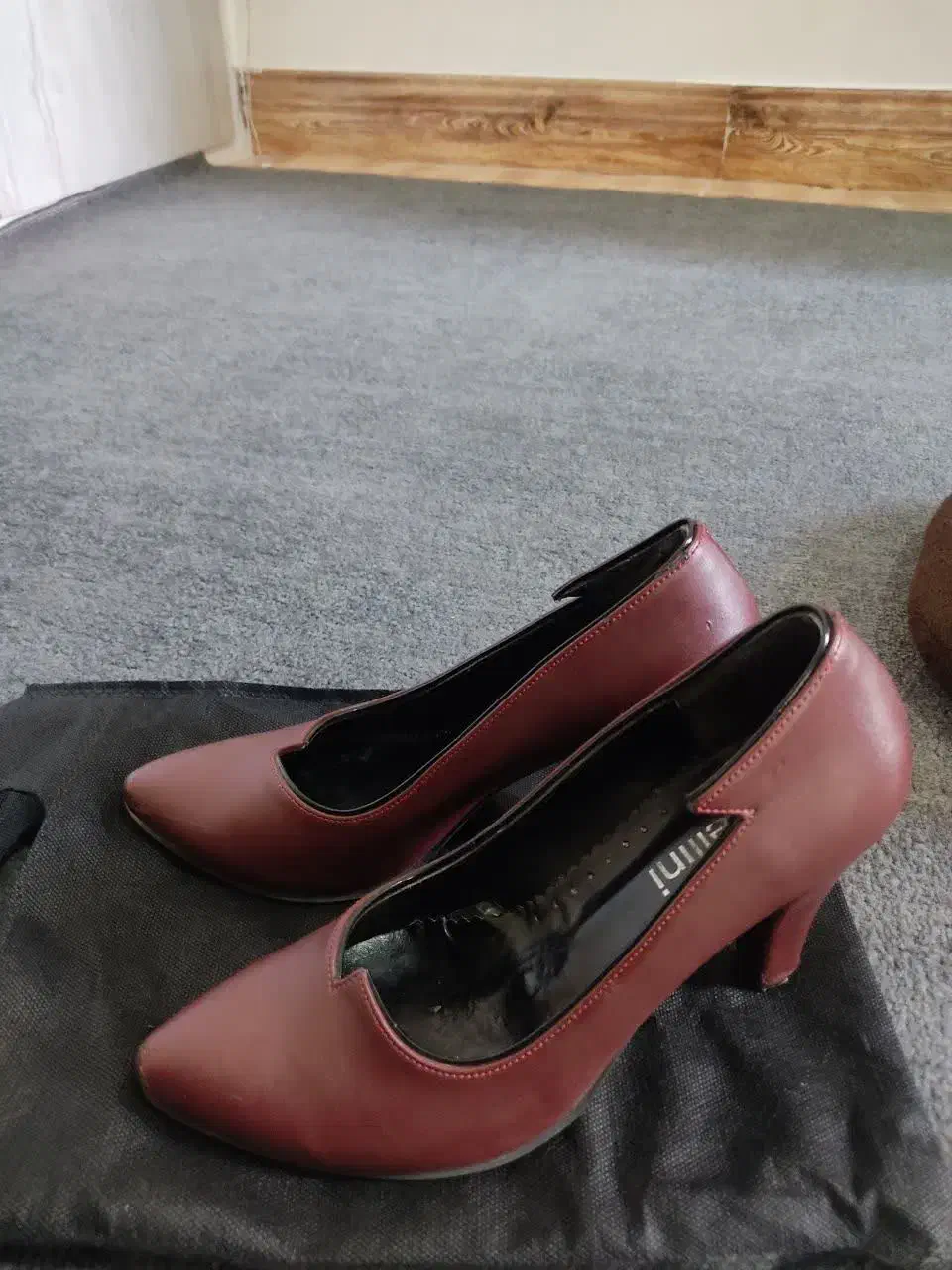 کفش مجلسی|کیف، کفش، کمربند|شهریار, کهنز|دیوار