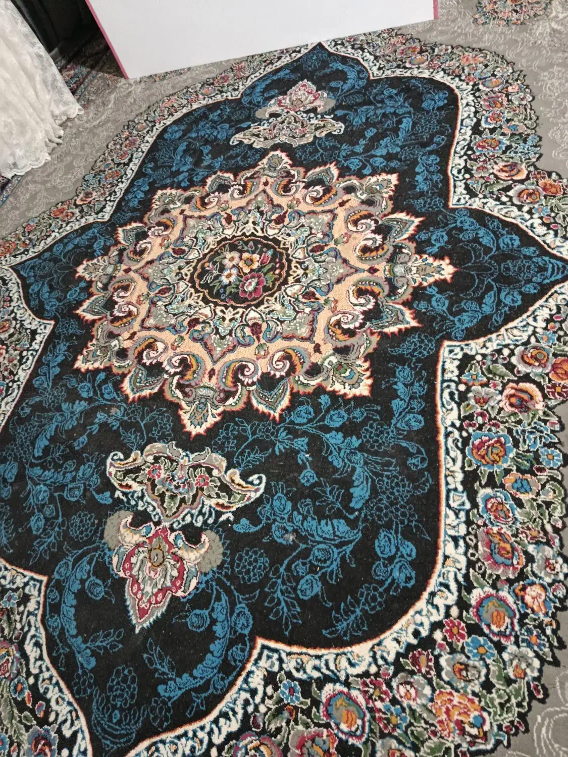 دو عدد قالی 12متری یکسال کار کرده|فرش|شیراز, ماه فیروزان|دیوار