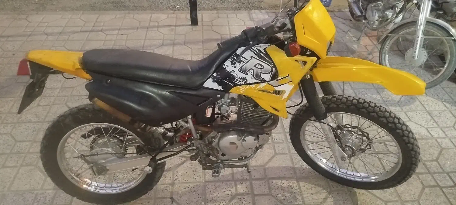 تریل روان 200|موتورسیکلت|کاشان, شهید زجاجی|دیوار