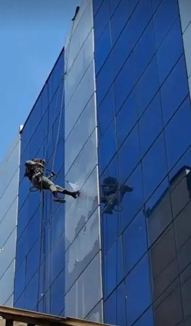 شستشوی نما واترجت با طناب بدون داربست(راپل)|خدمات پیشه و مهارت|اردبیل, |دیوار