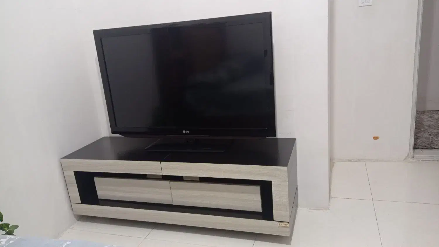 تلویزیون|تلویزیون و پروژکتور|رباطکریم, رباطکریم|دیوار