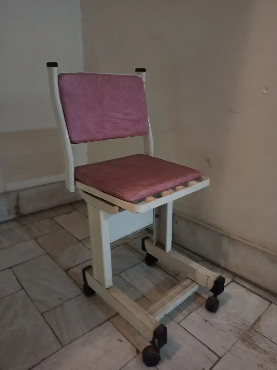 صندلی کودک چرخدار|تخت و صندلی بچه|تهران, اختیاریه|دیوار