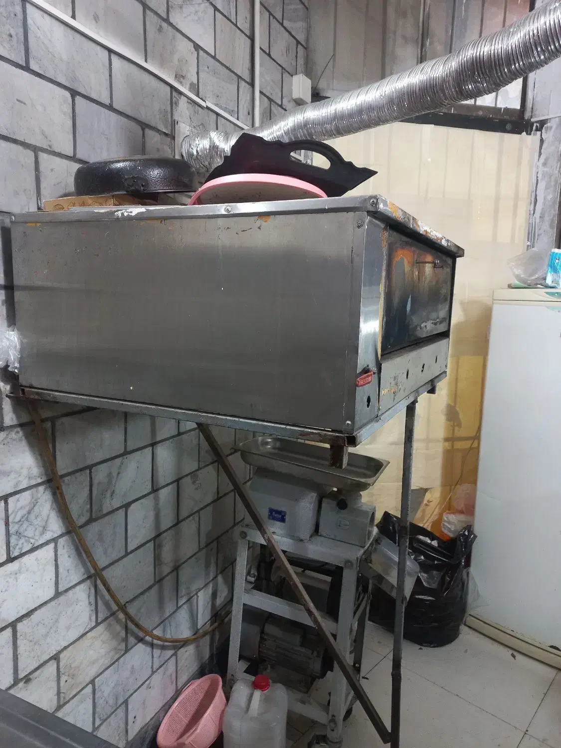 لوازم فست فودی بامغازه واگذارمیگردد.|کافی‌شاپ و رستوران|آبیک, |دیوار