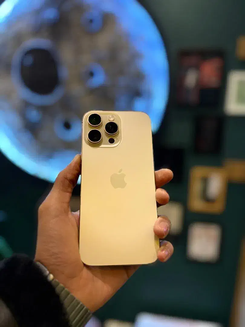 گوشی ایفون 16promax  بسیار تمیز رجیستر شده|موبایل|شاهین‌شهر, عطار|دیوار