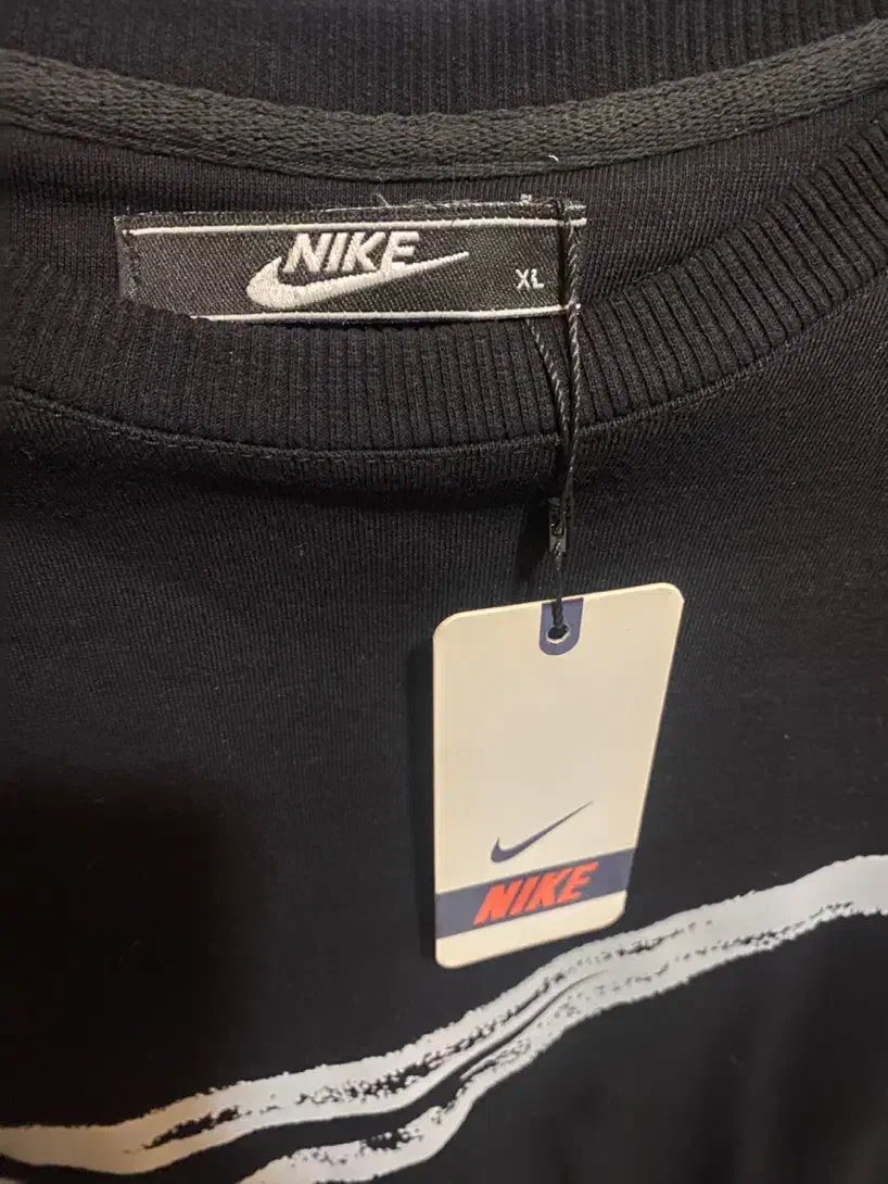 دو عدد لباس،دورس مردانه|لباس|رشت, منظریه|دیوار